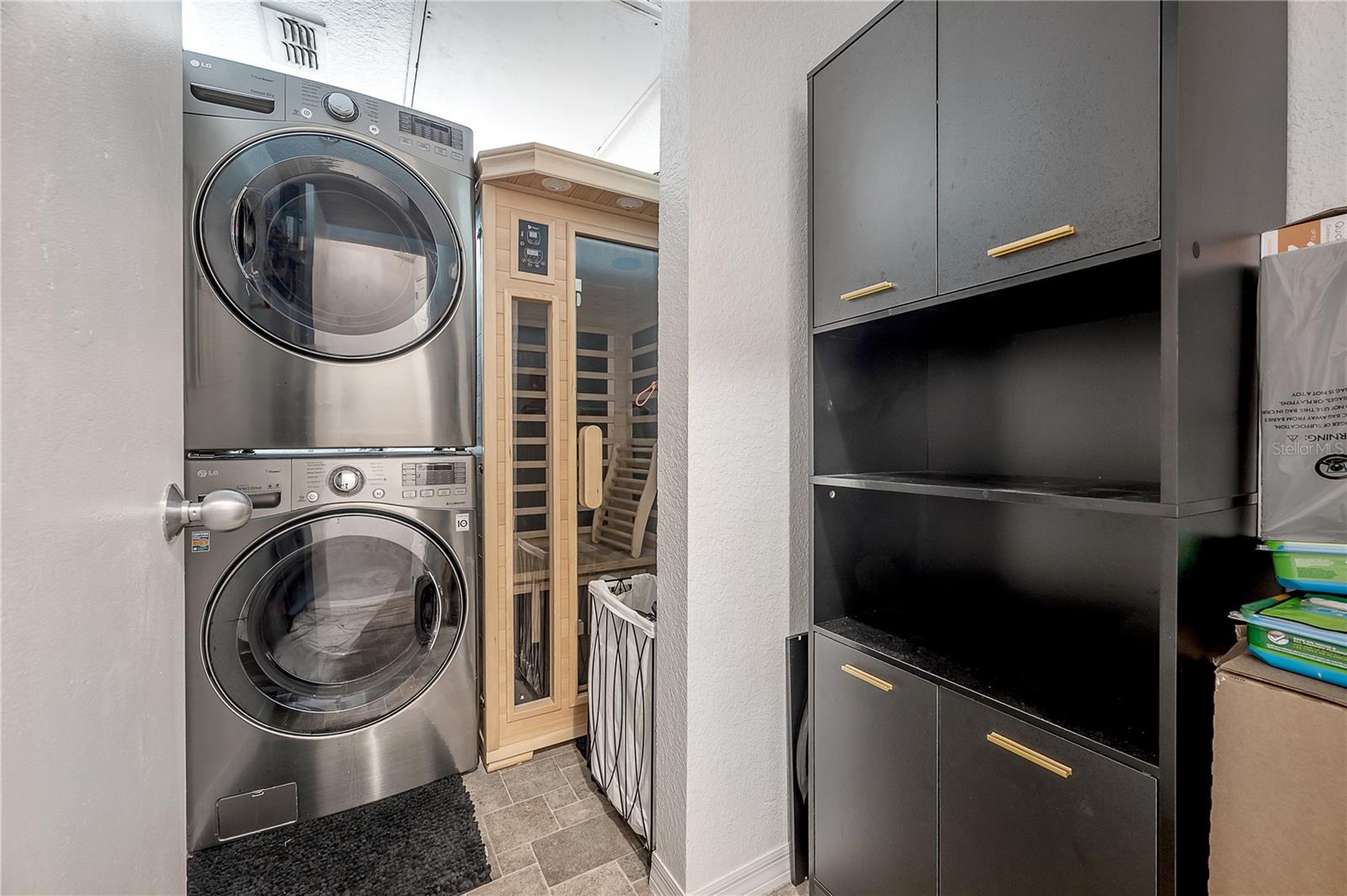 Image 18 of 42 For 410 Armenia Avenue 928