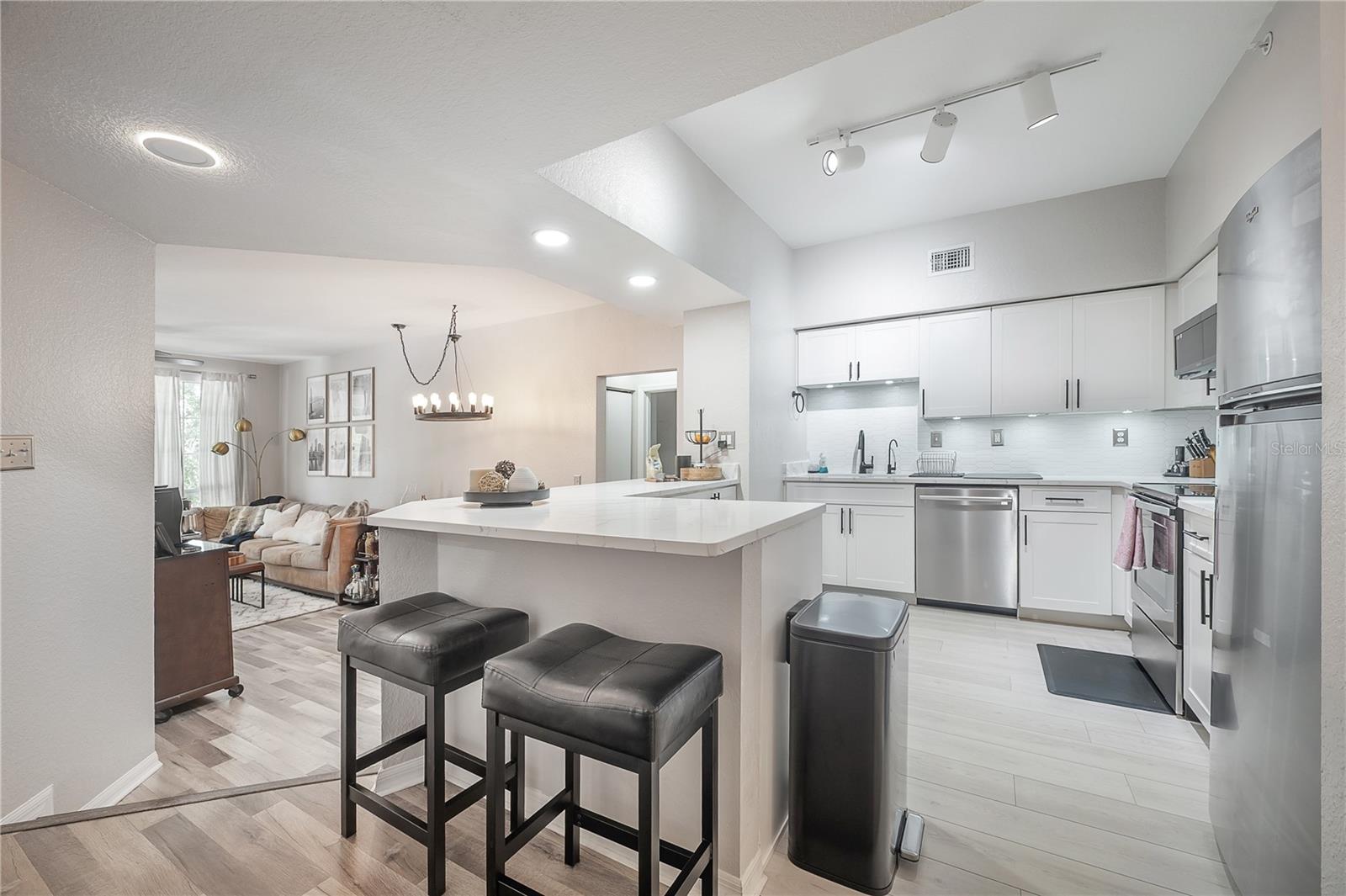 Image 2 of 42 For 410 Armenia Avenue 928