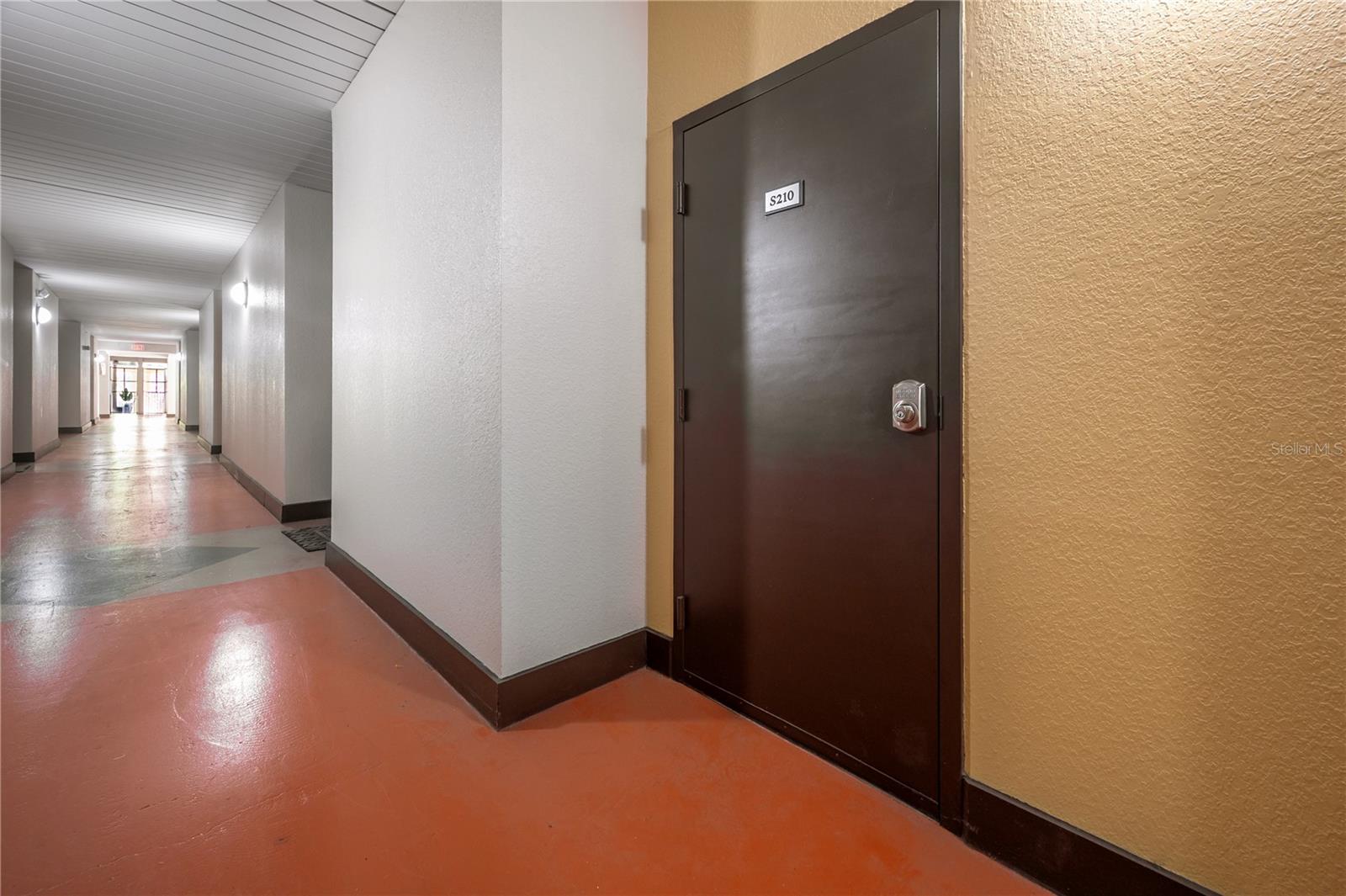 Image 21 of 42 For 410 Armenia Avenue 928