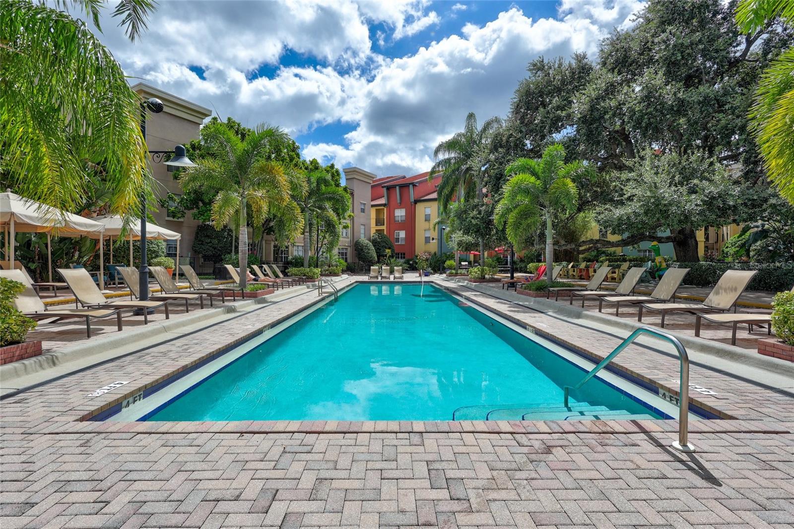 Image 22 of 42 For 410 Armenia Avenue 928