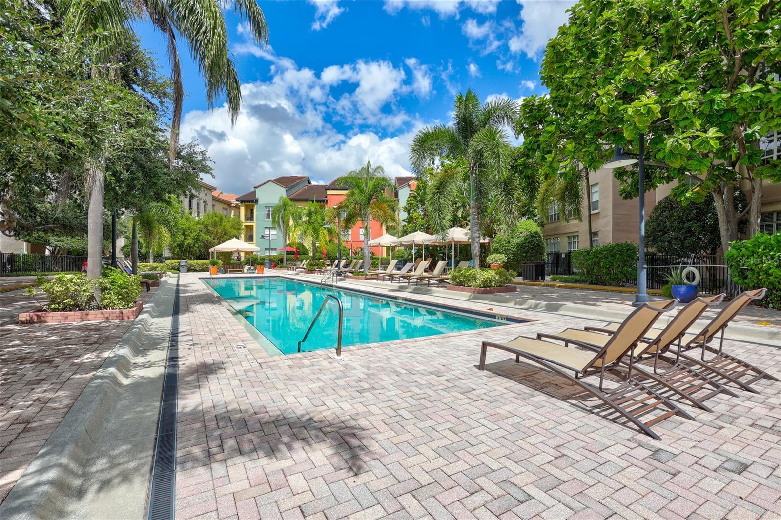 Image 23 of 42 For 410 Armenia Avenue 928