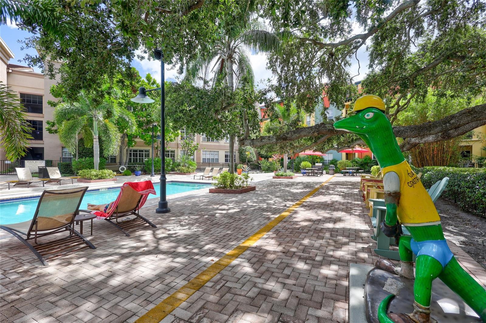 Image 24 of 42 For 410 Armenia Avenue 928