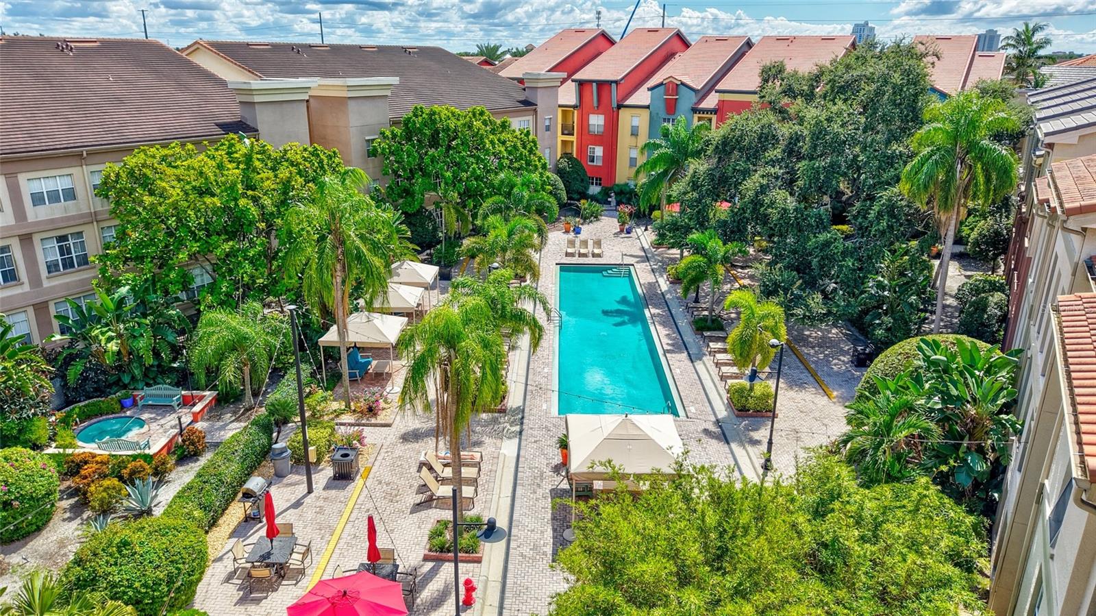 Image 25 of 42 For 410 Armenia Avenue 928