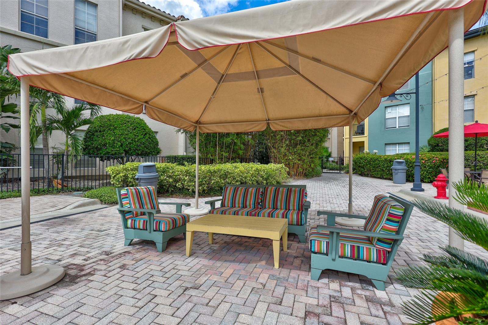 Image 28 of 42 For 410 Armenia Avenue 928