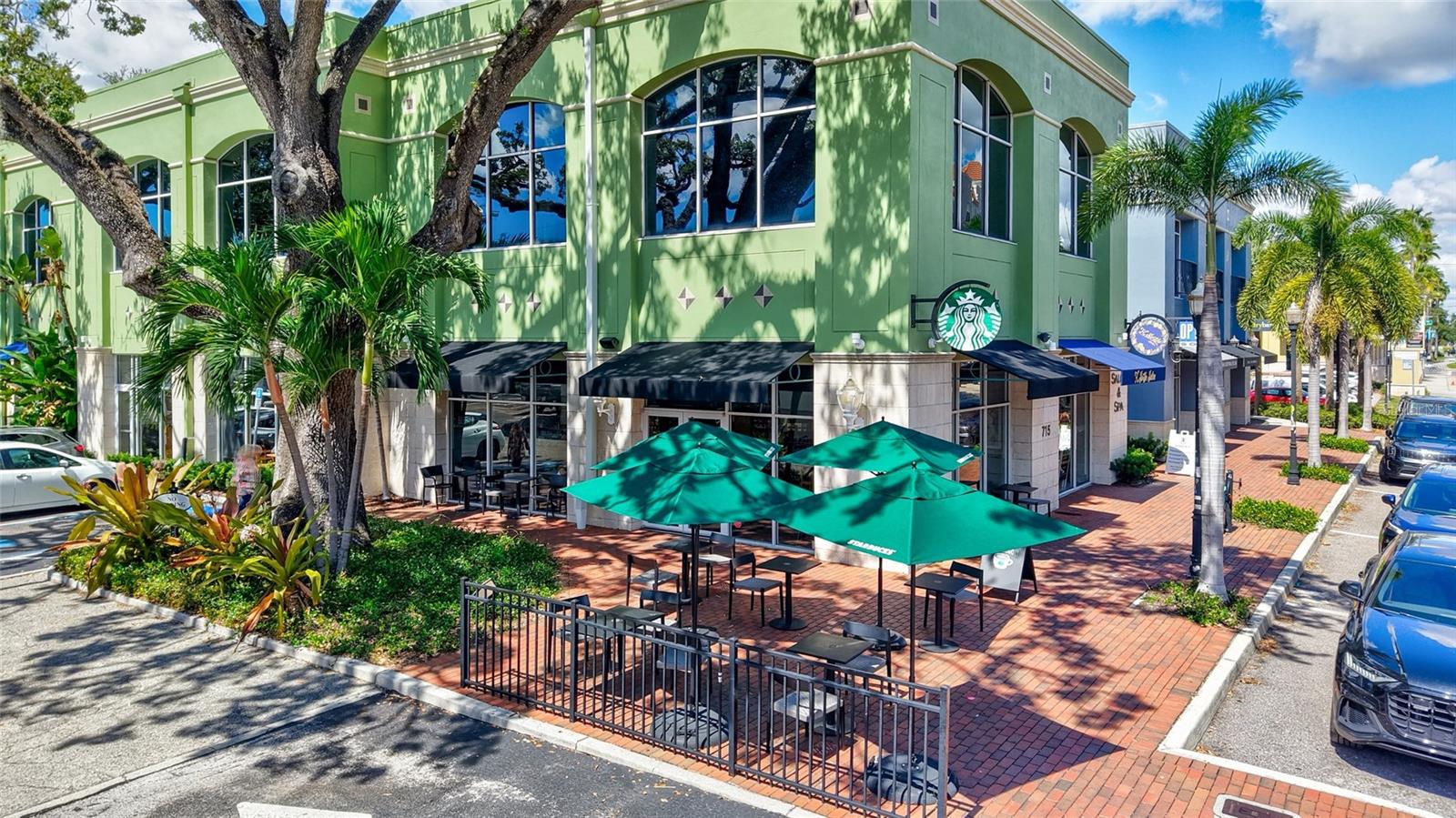 Image 29 of 42 For 410 Armenia Avenue 928