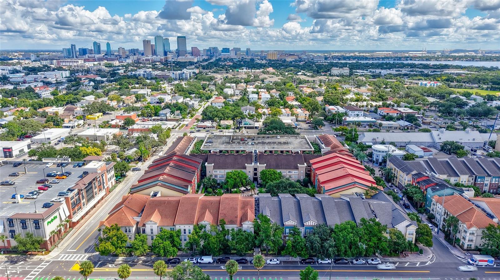 Image 41 of 42 For 410 Armenia Avenue 928