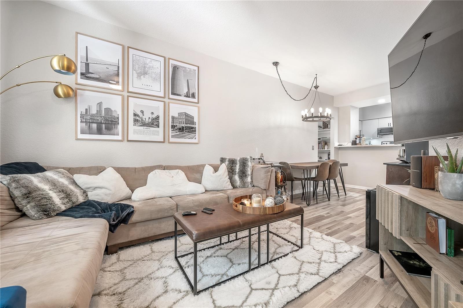 Image 7 of 42 For 410 Armenia Avenue 928