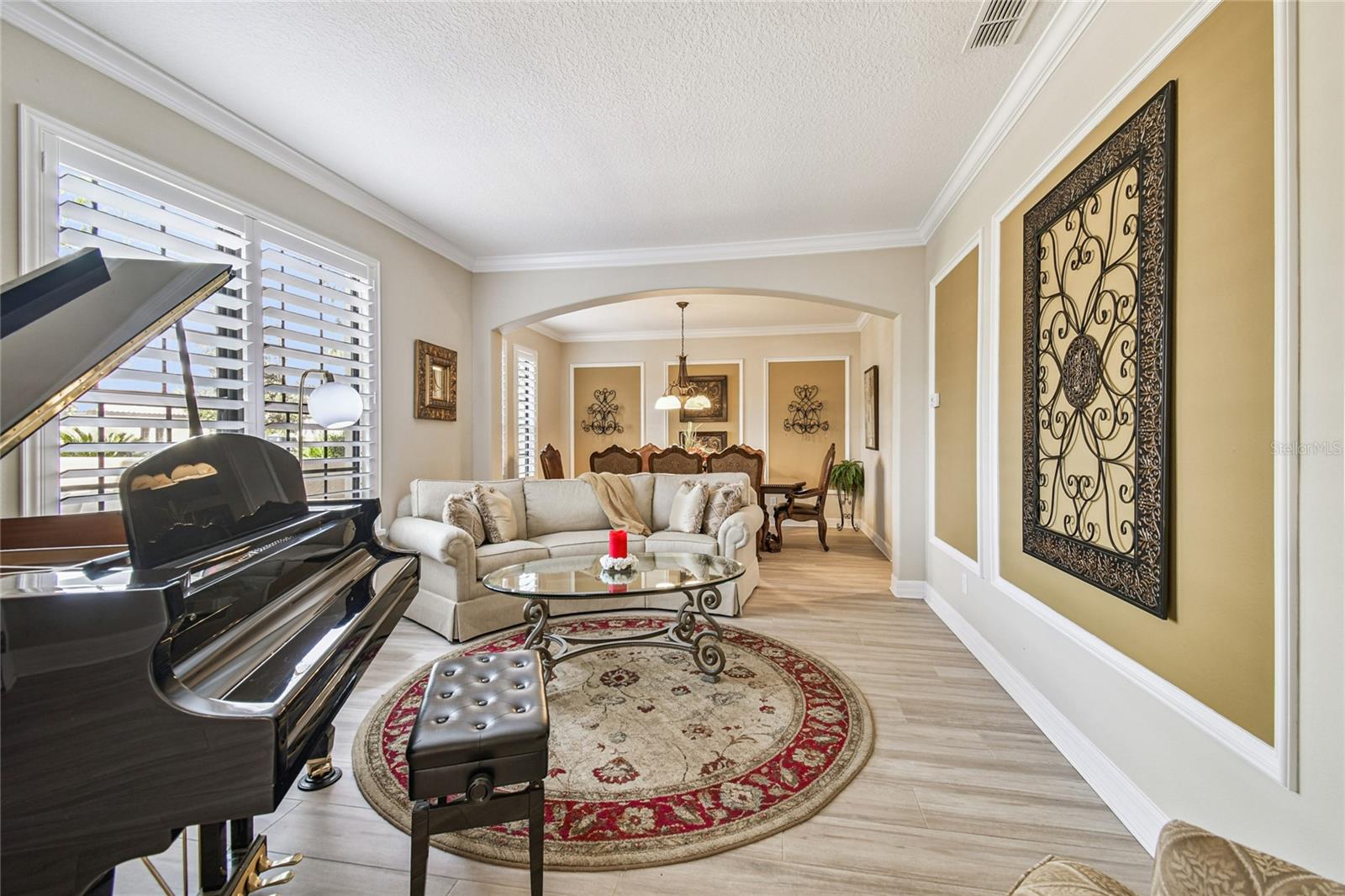 Listing photo id 15 for 3800 Ivydale Court