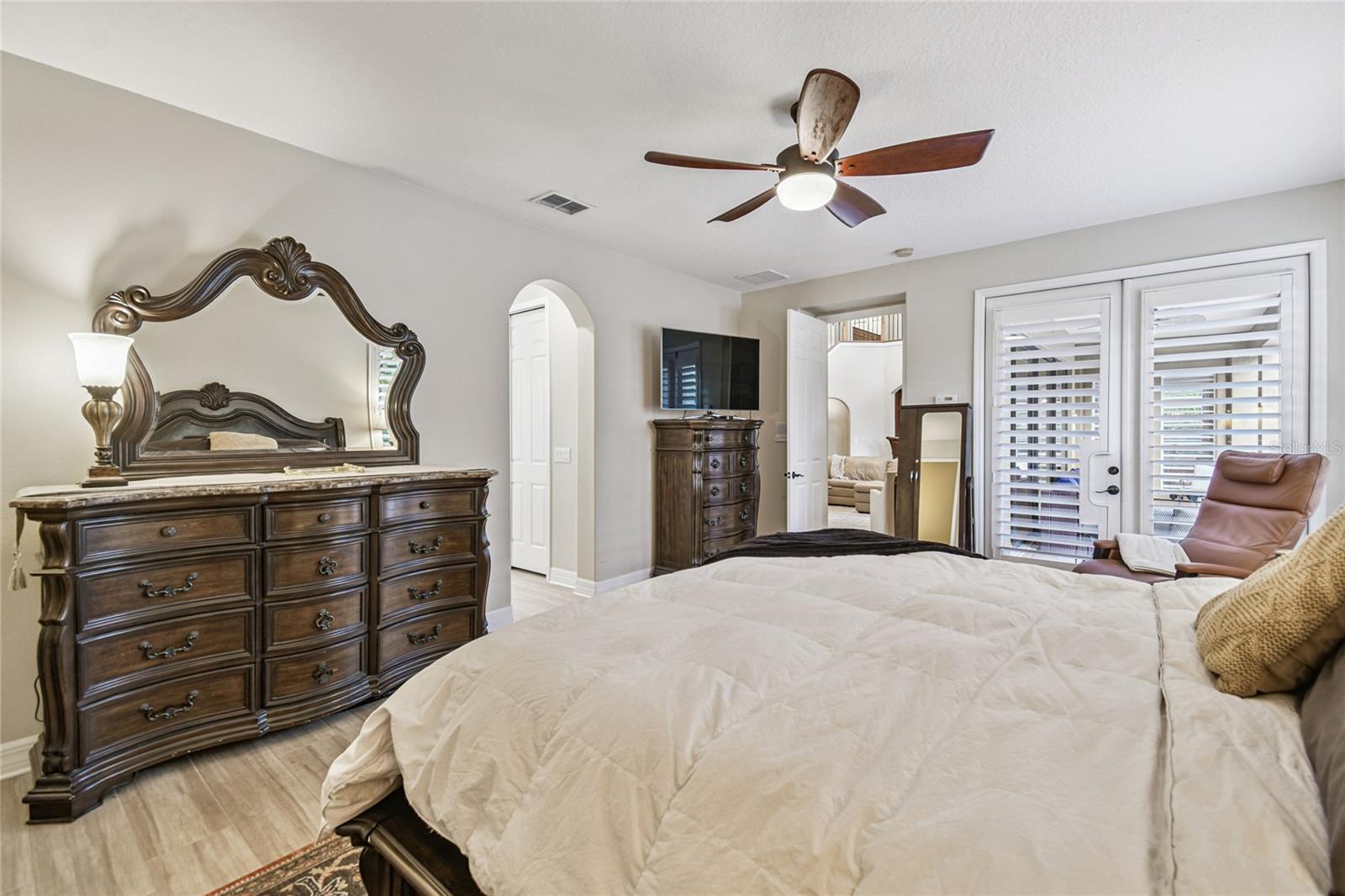 Listing photo id 18 for 3800 Ivydale Court