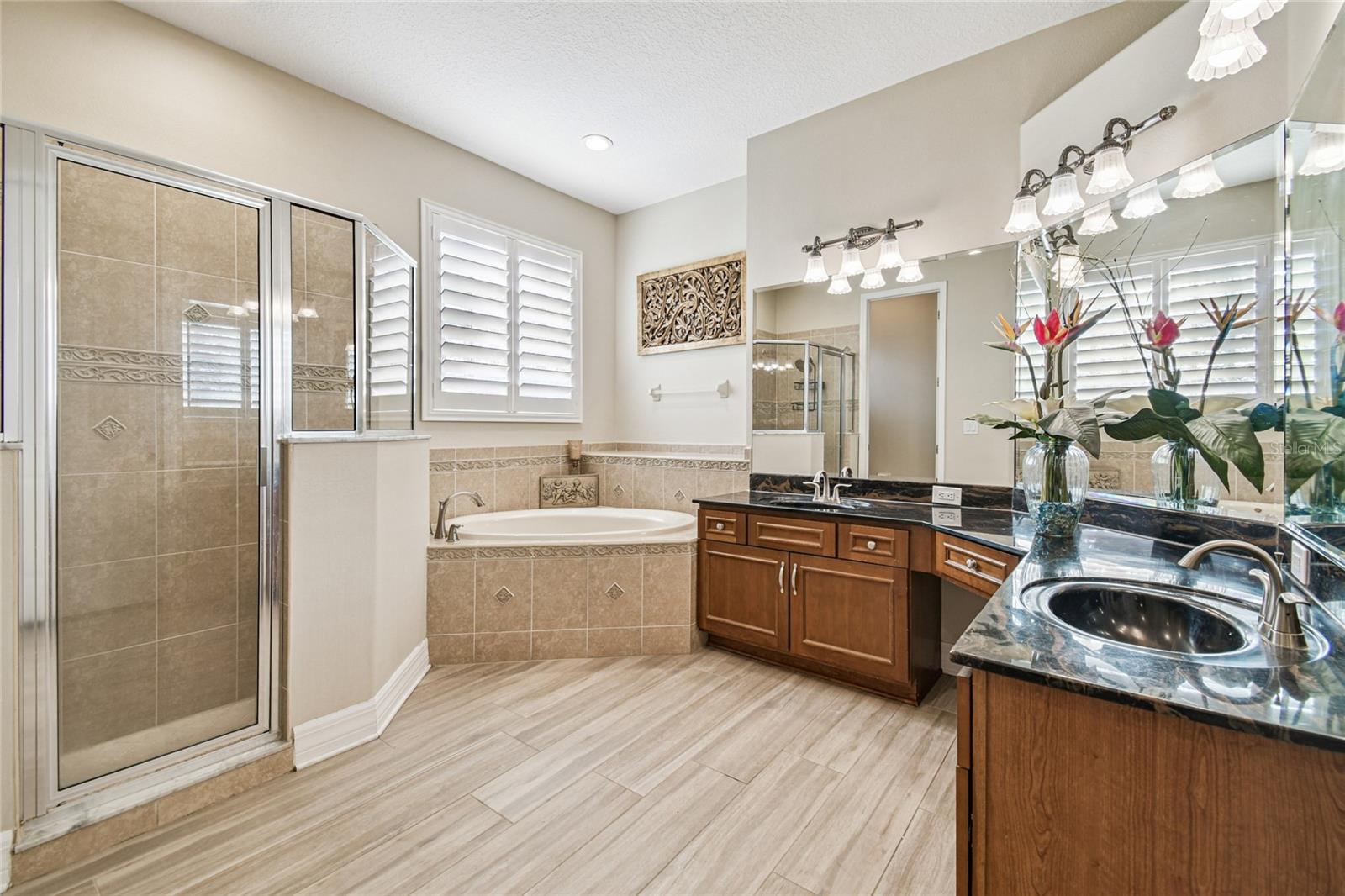 Listing photo id 19 for 3800 Ivydale Court