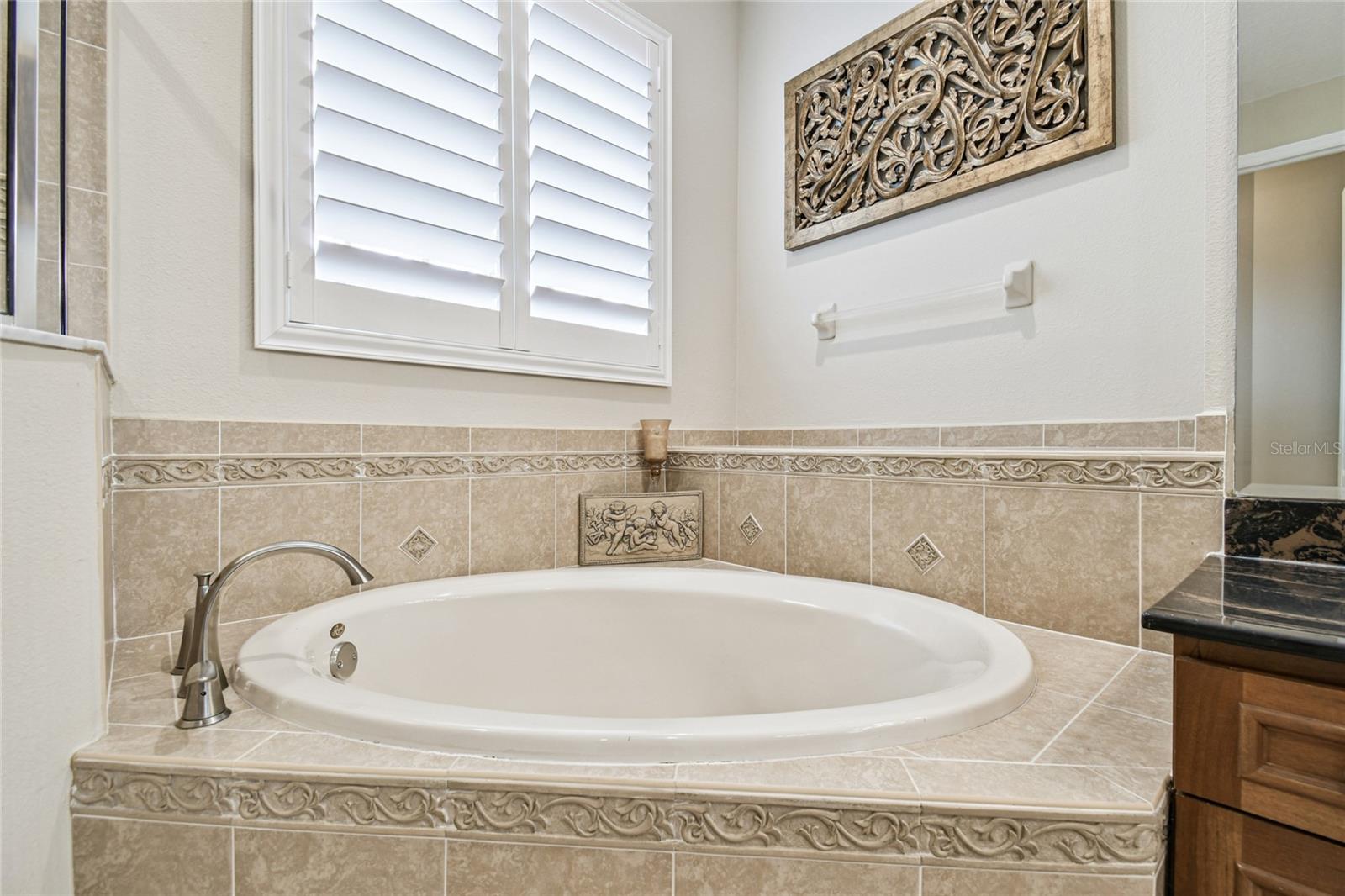 Listing photo id 21 for 3800 Ivydale Court