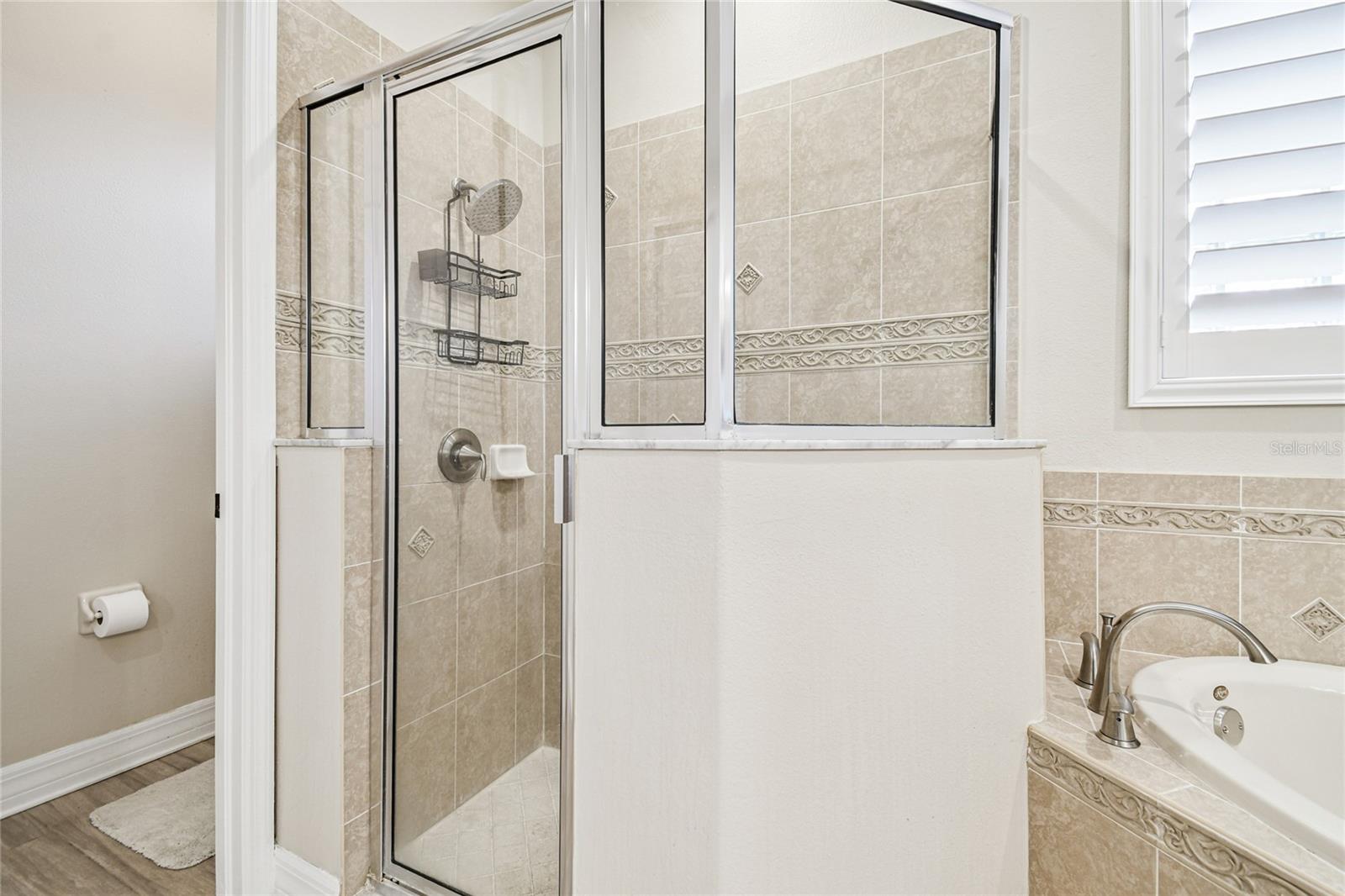 Listing photo id 22 for 3800 Ivydale Court