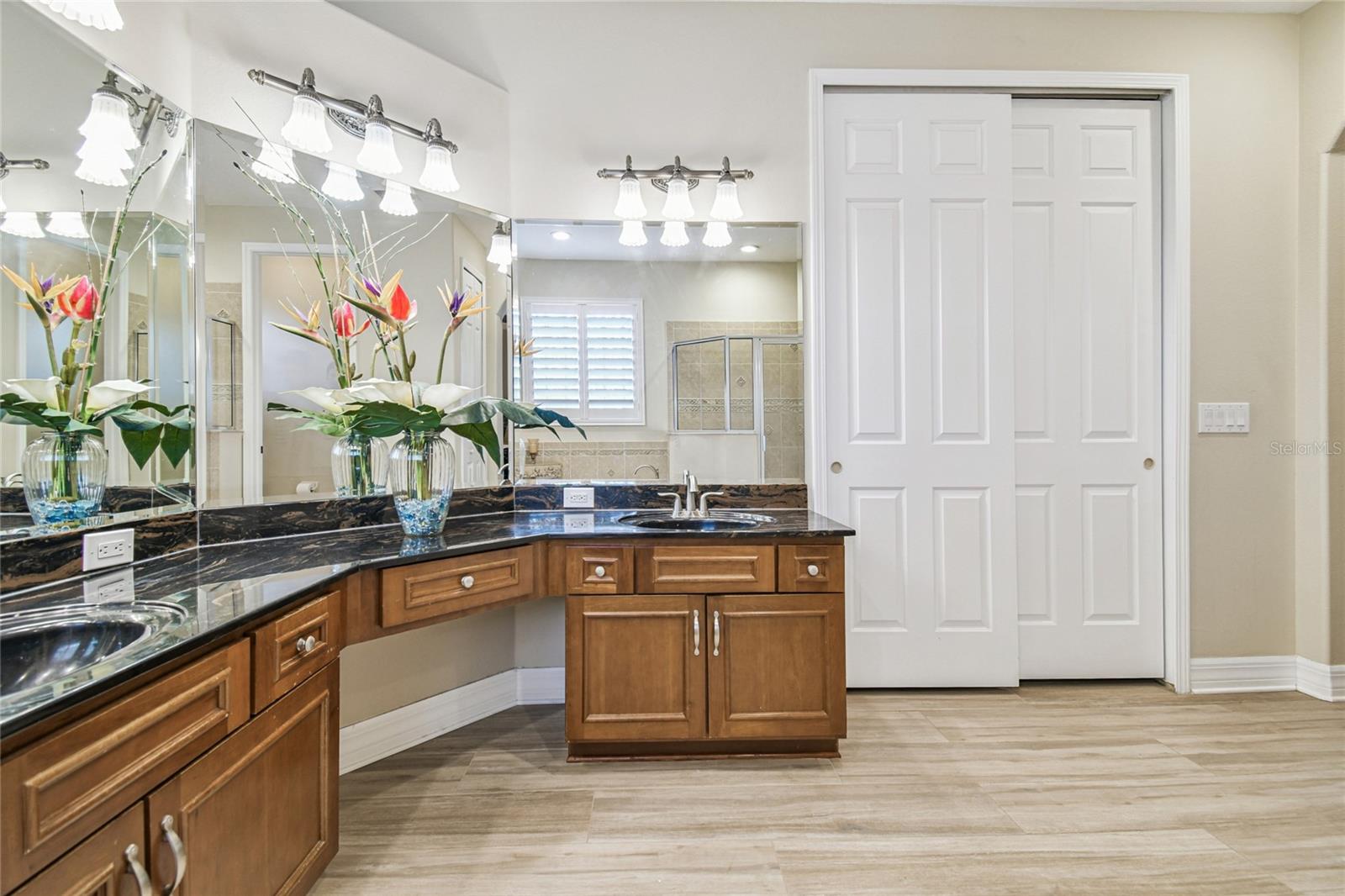 Listing photo id 23 for 3800 Ivydale Court