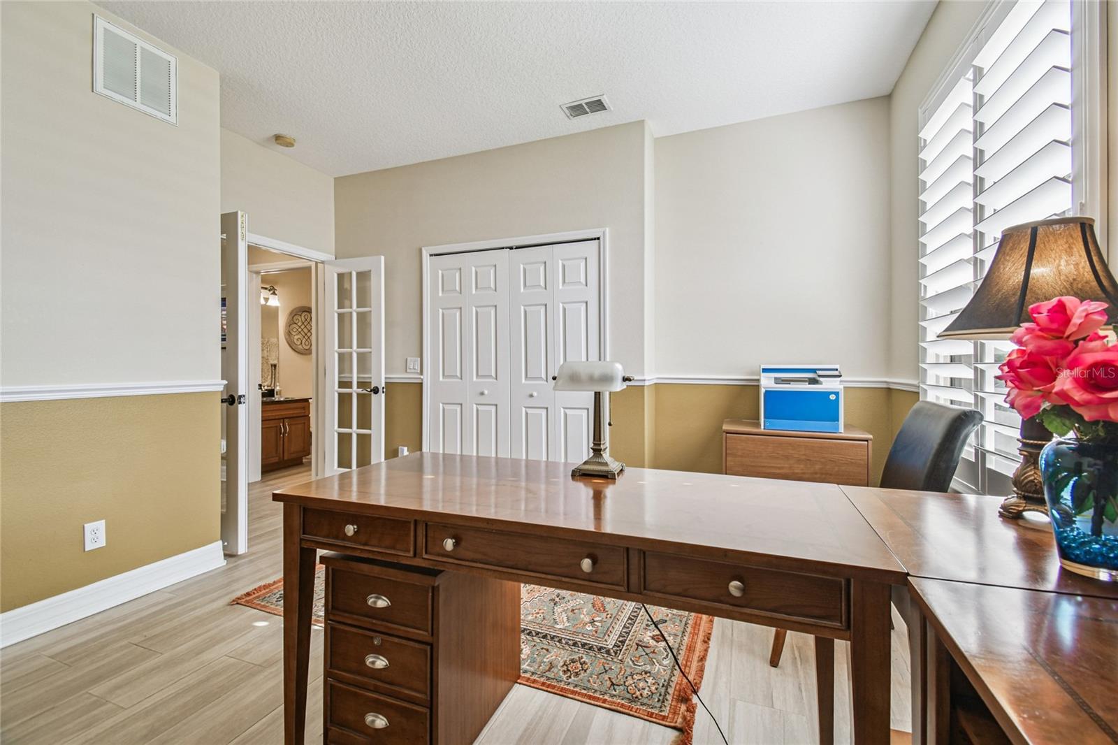 Listing photo id 24 for 3800 Ivydale Court