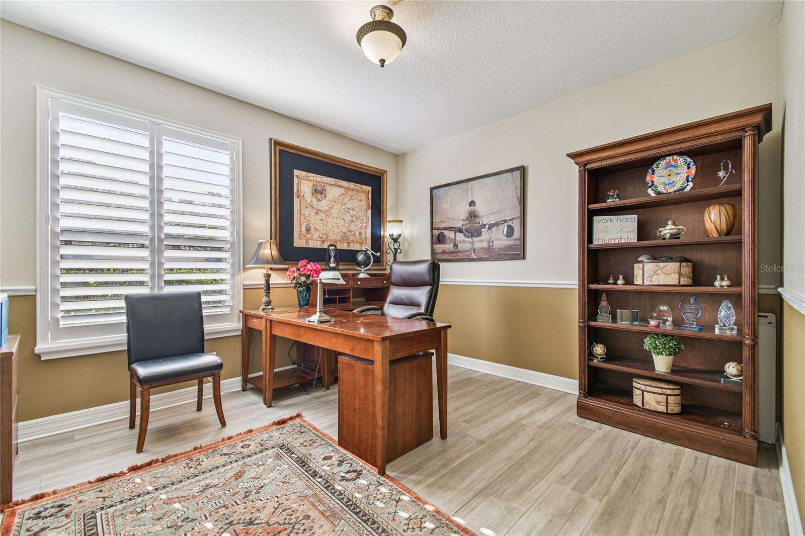 Listing photo id 25 for 3800 Ivydale Court