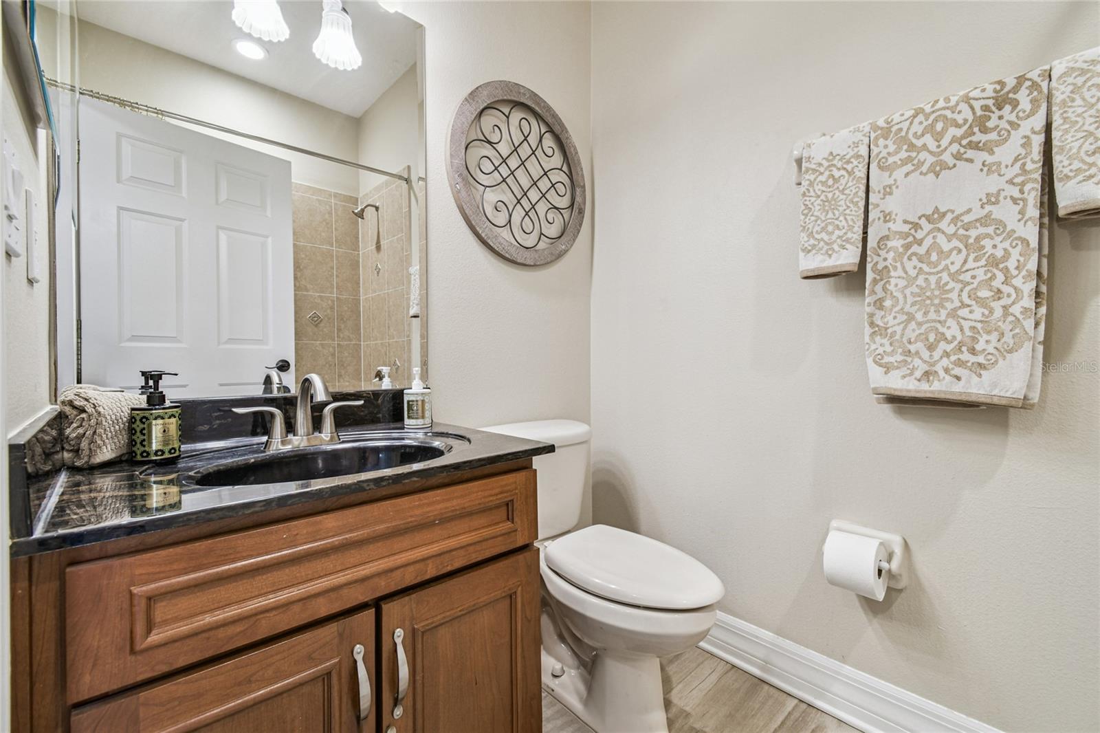 Listing photo id 26 for 3800 Ivydale Court