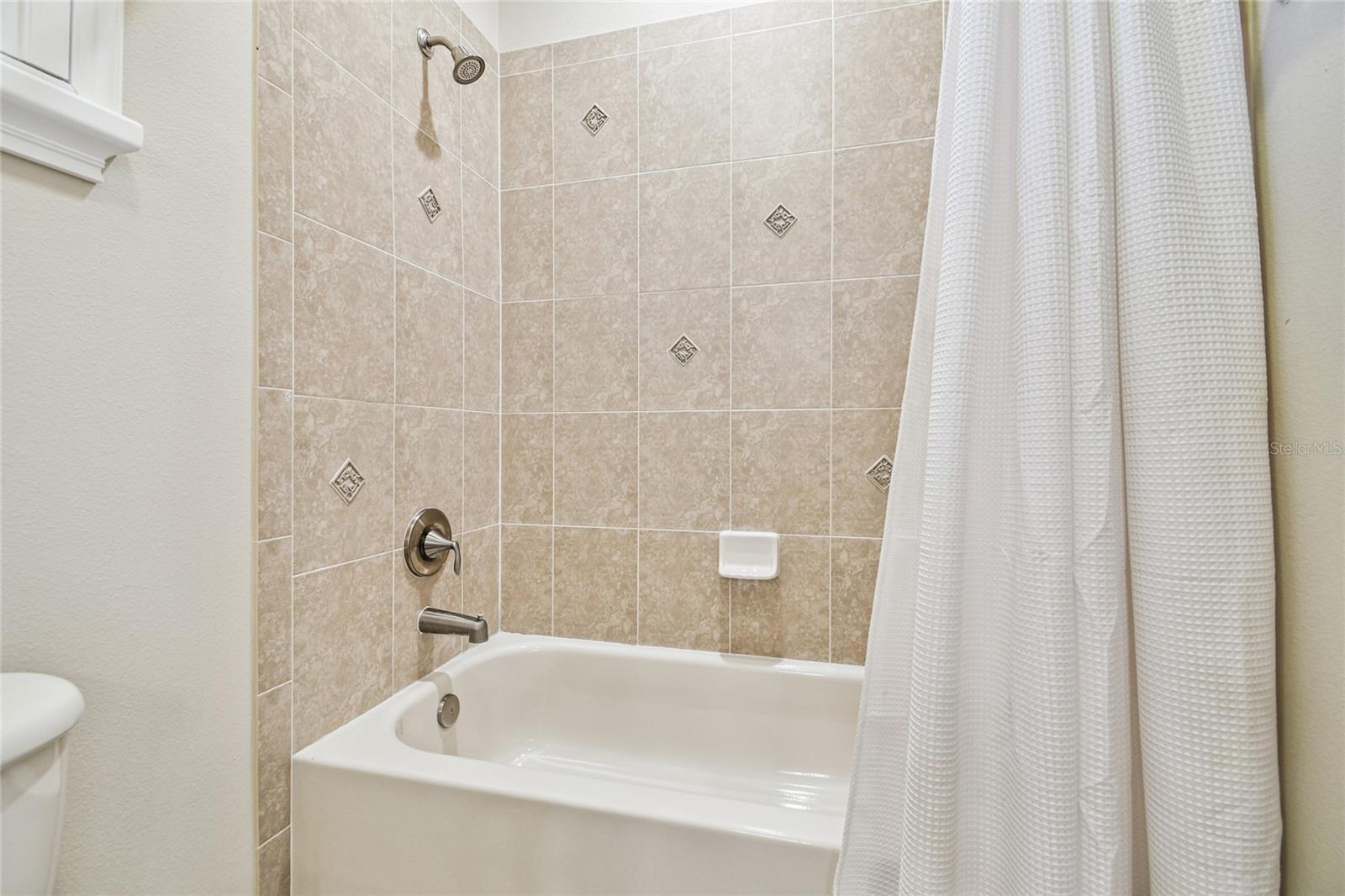 Listing photo id 34 for 3800 Ivydale Court