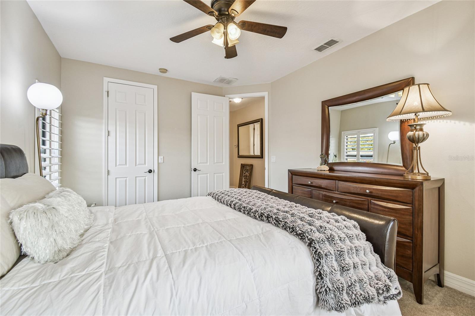 Listing photo id 37 for 3800 Ivydale Court