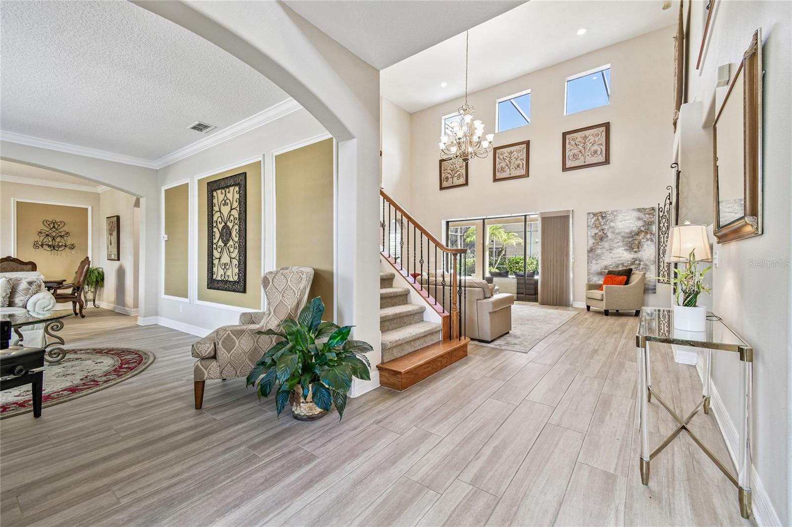 Listing photo id 2 for 3800 Ivydale Court