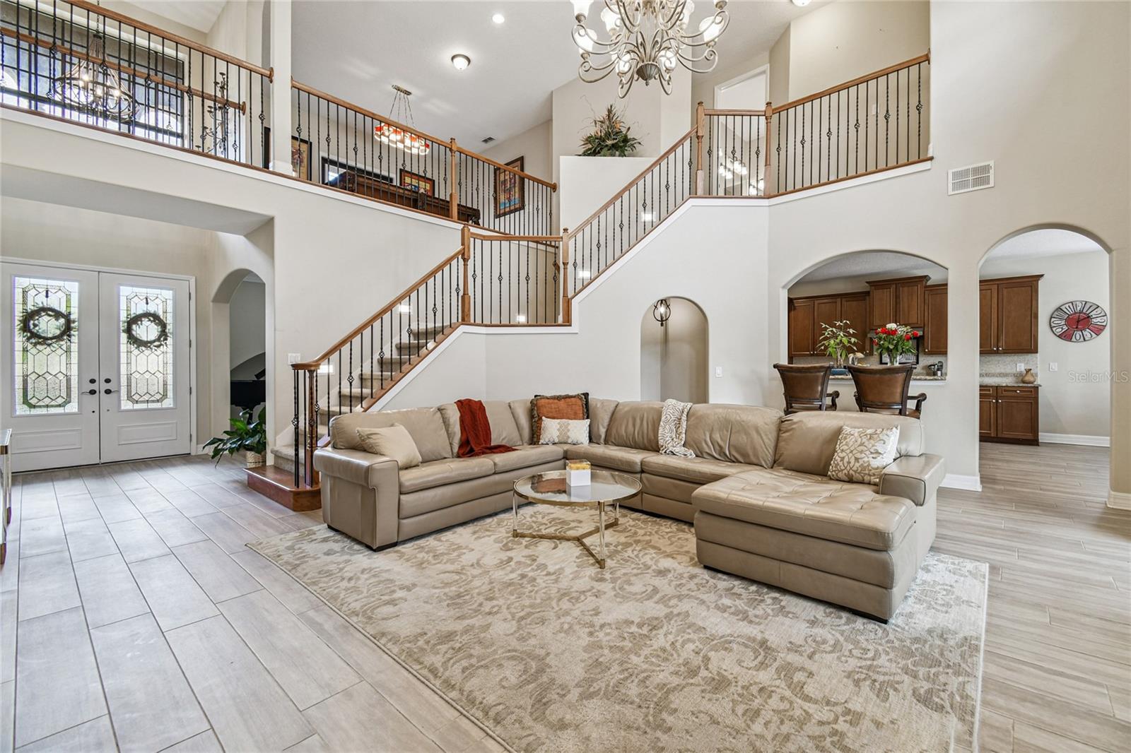 Listing photo id 3 for 3800 Ivydale Court