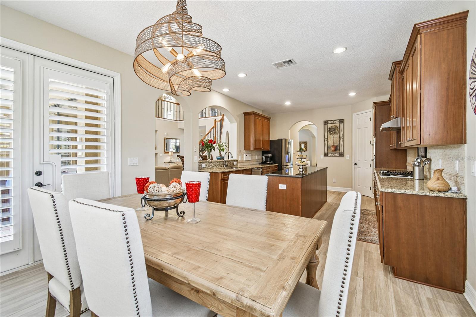 Listing photo id 5 for 3800 Ivydale Court