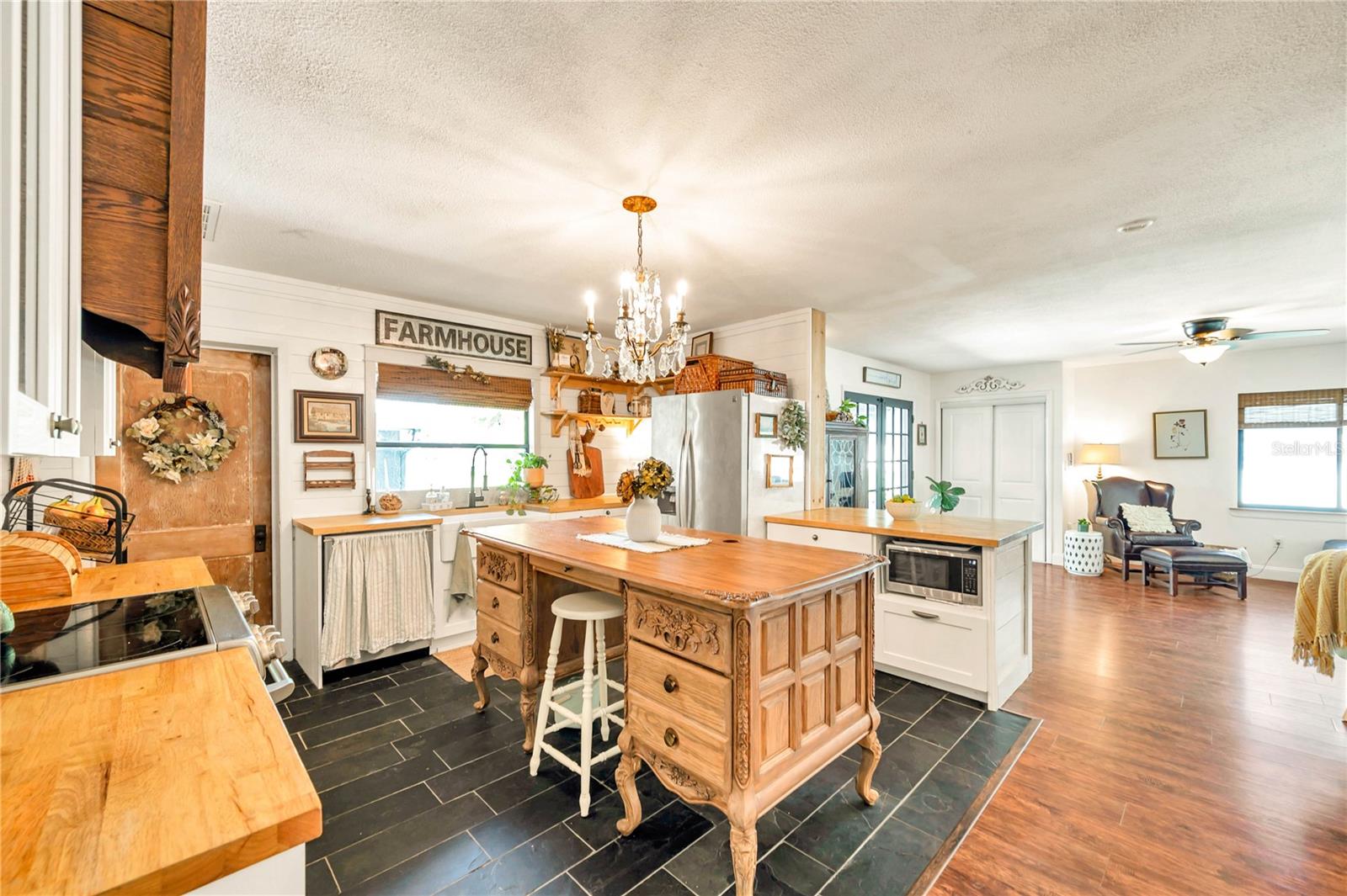 Image 12 of 49 For 16084 Stur Street