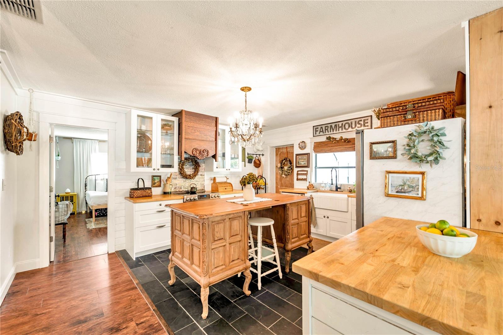 Image 14 of 49 For 16084 Stur Street