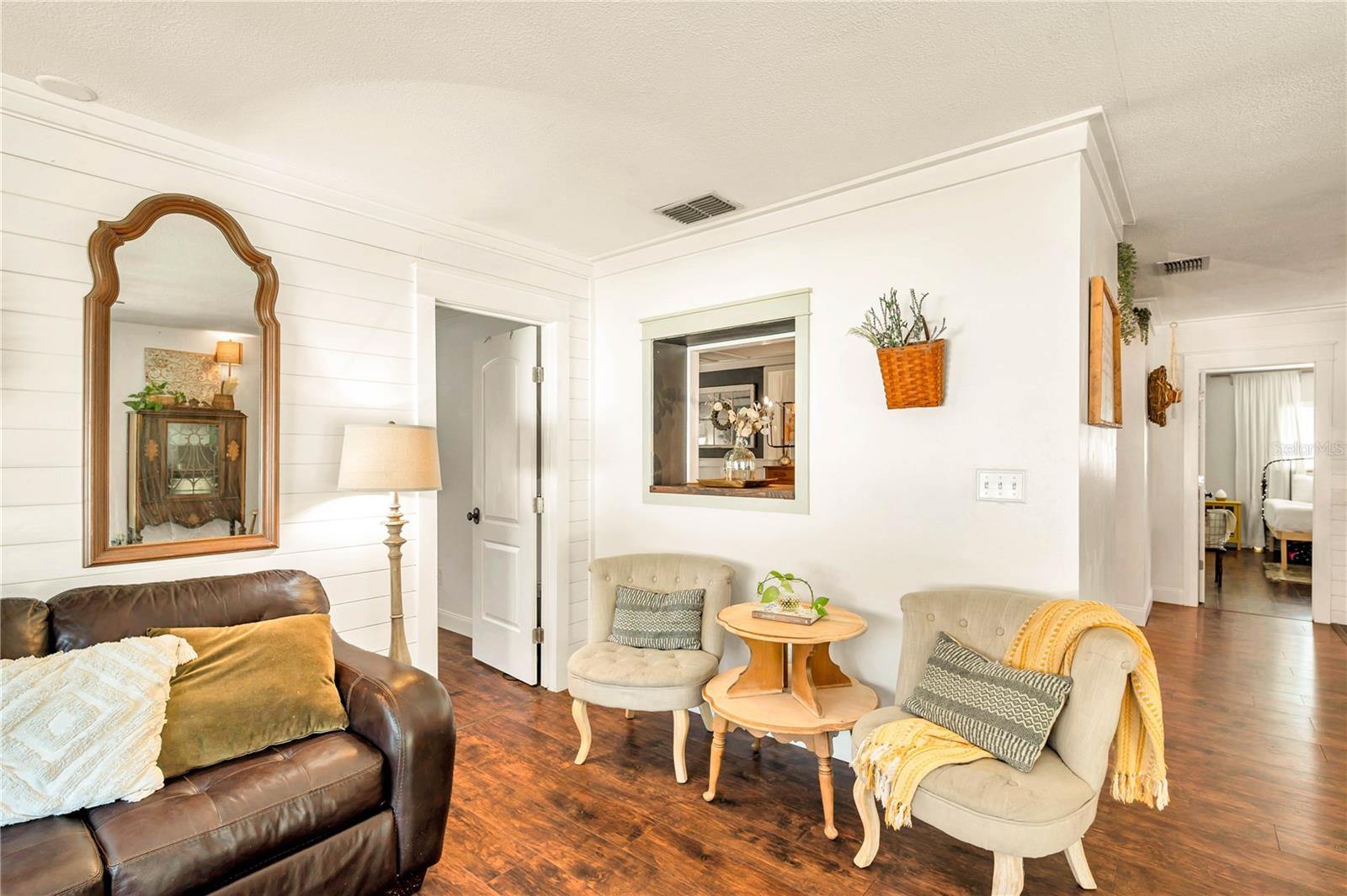 Image 19 of 49 For 16084 Stur Street