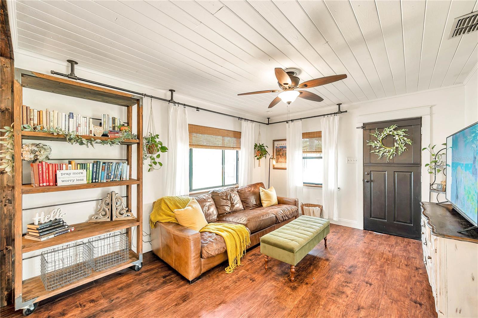 Image 2 of 49 For 16084 Stur Street