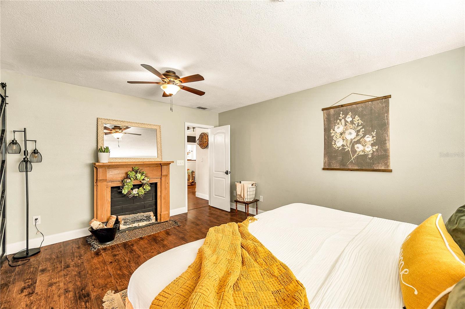 Image 23 of 49 For 16084 Stur Street