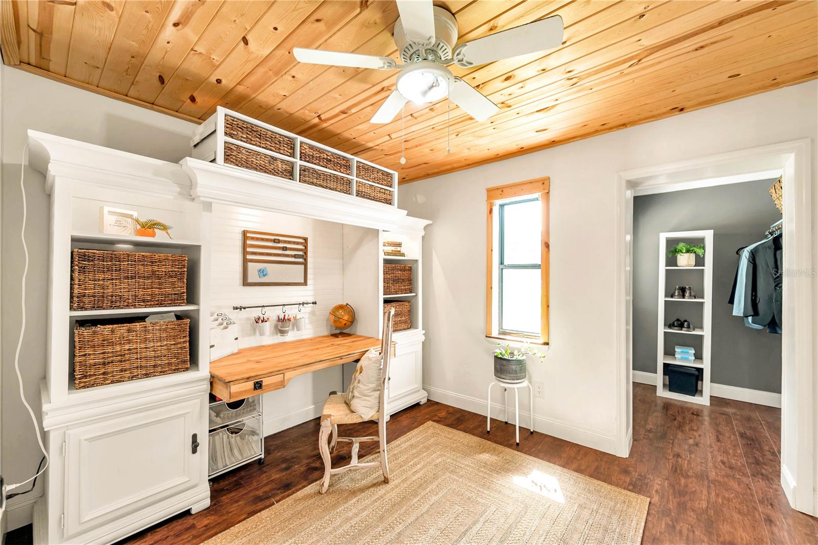 Image 29 of 49 For 16084 Stur Street