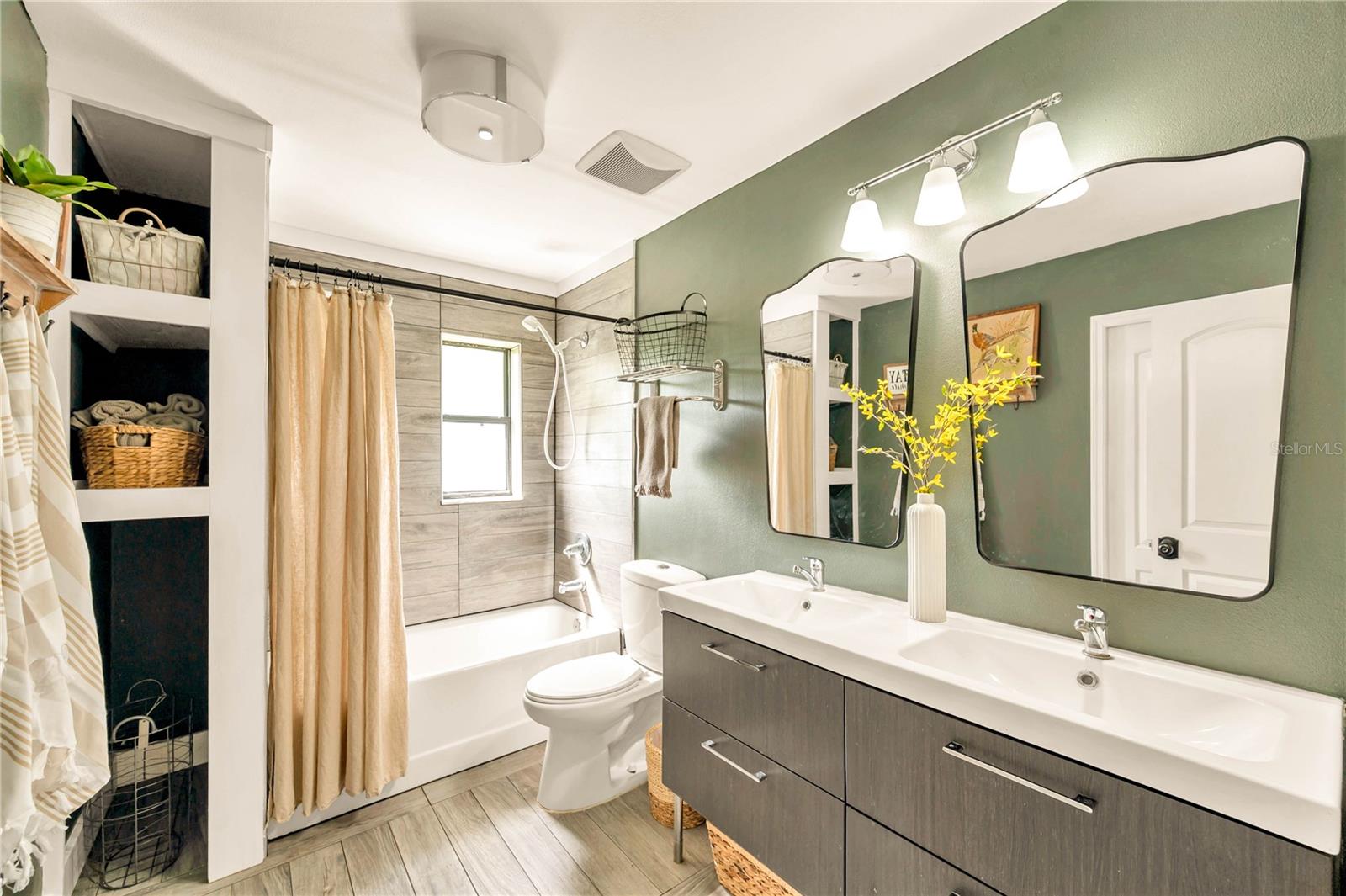 Image 32 of 49 For 16084 Stur Street