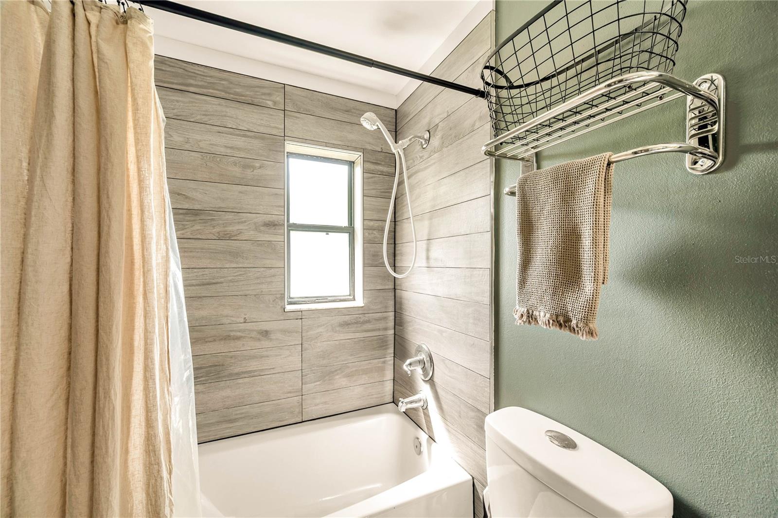 Image 33 of 49 For 16084 Stur Street