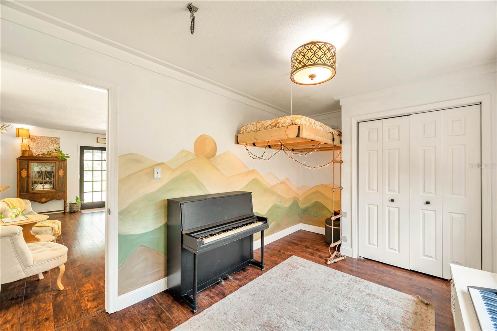 Image 34 of 49 For 16084 Stur Street