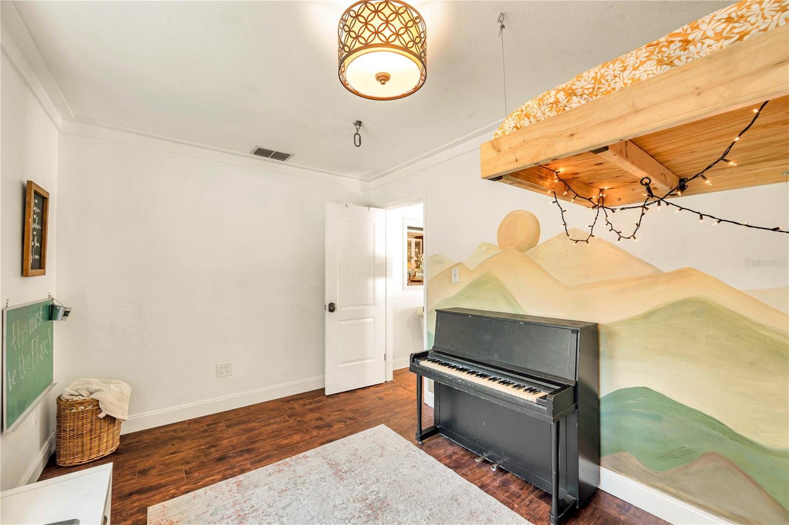 Image 35 of 49 For 16084 Stur Street