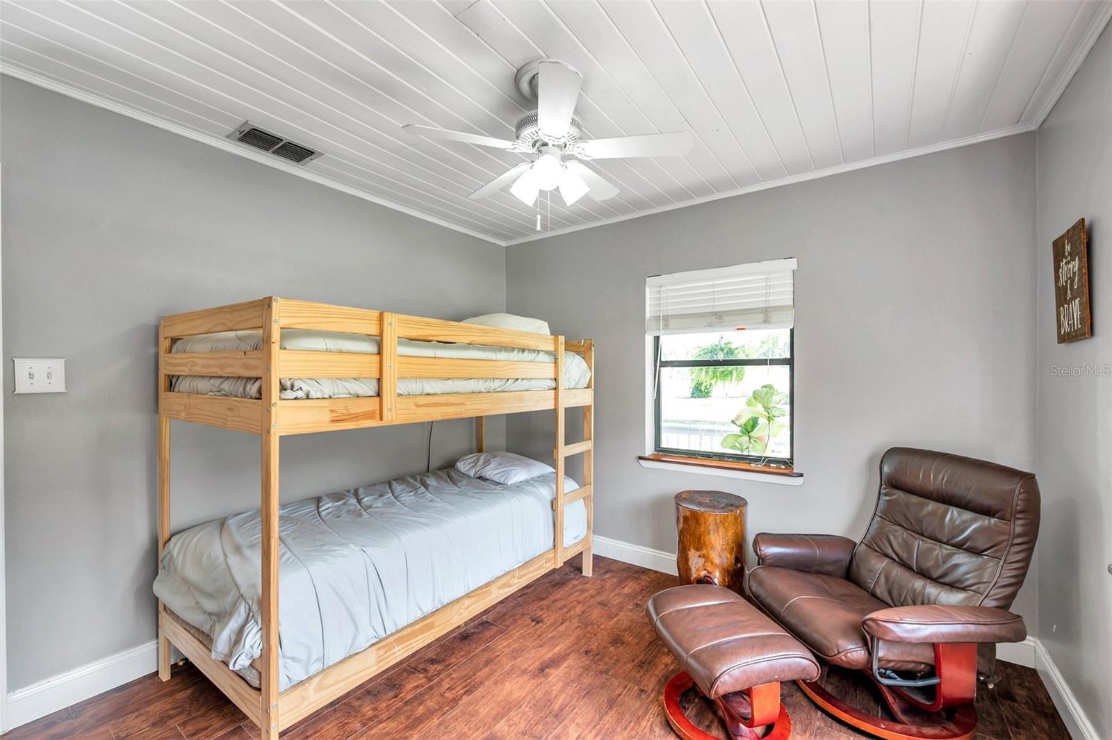 Image 37 of 49 For 16084 Stur Street