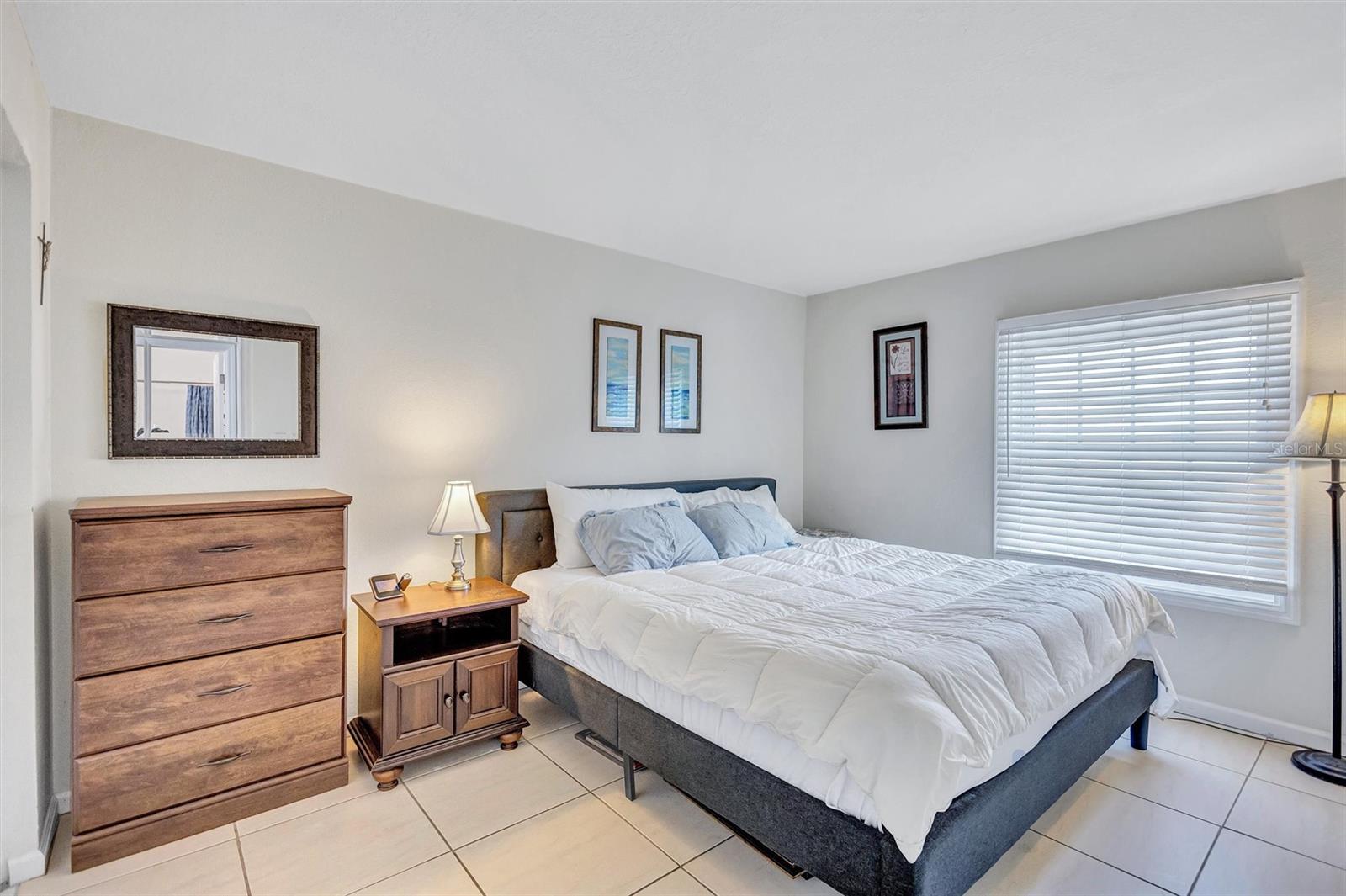 Image 17 of 50 For 4875 Coquina Key Drive Se C