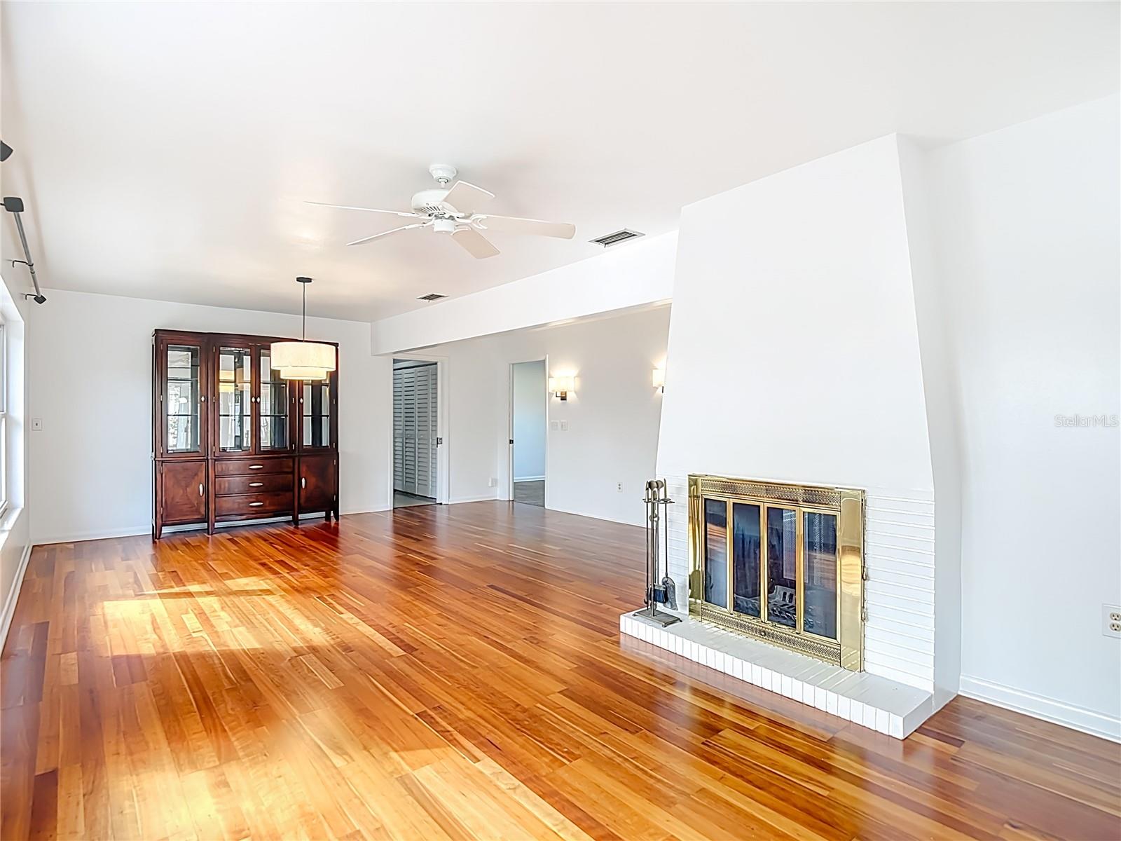 Image 12 of 57 For 1133 Burke Avenue