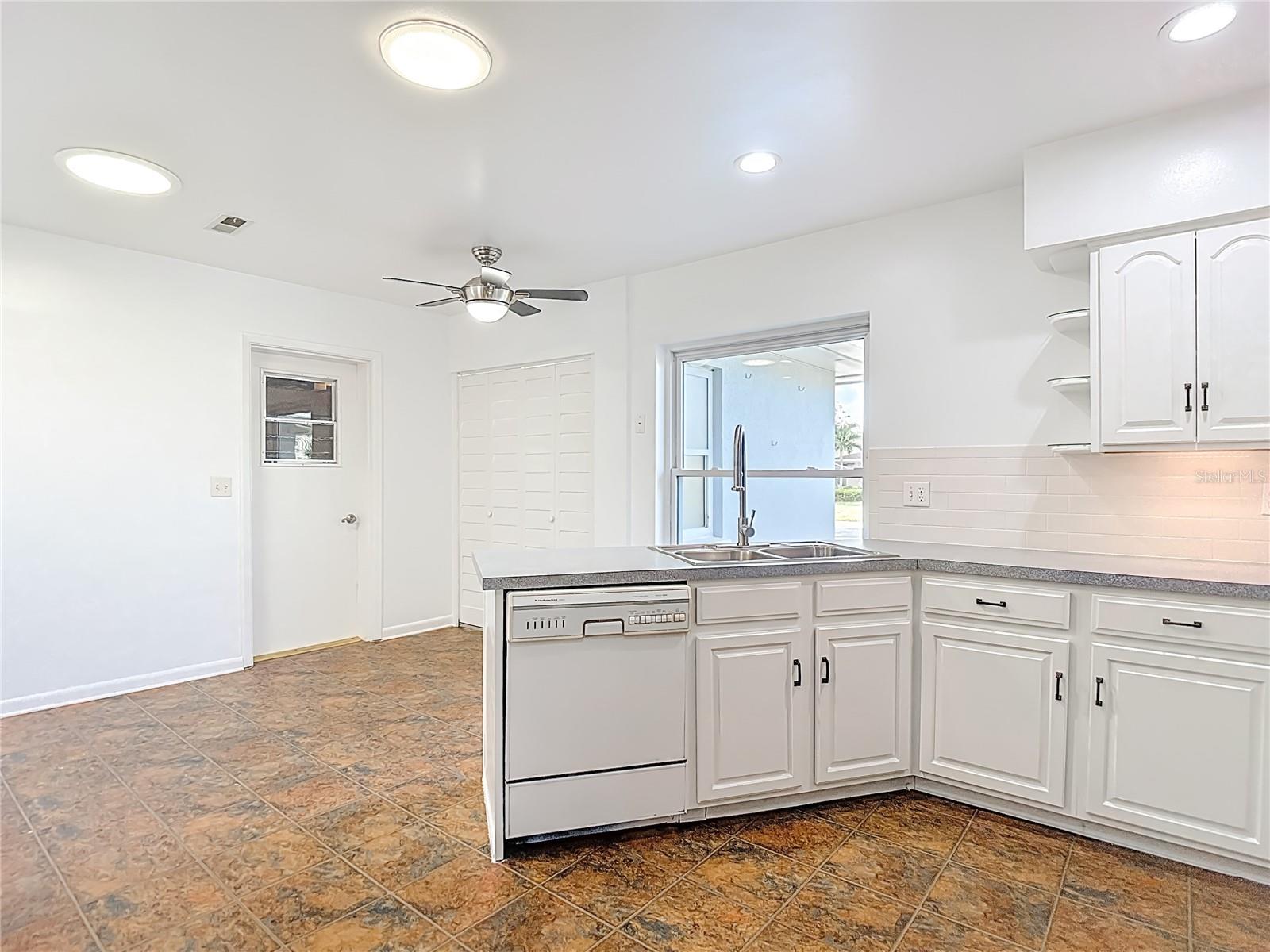 Image 19 of 57 For 1133 Burke Avenue