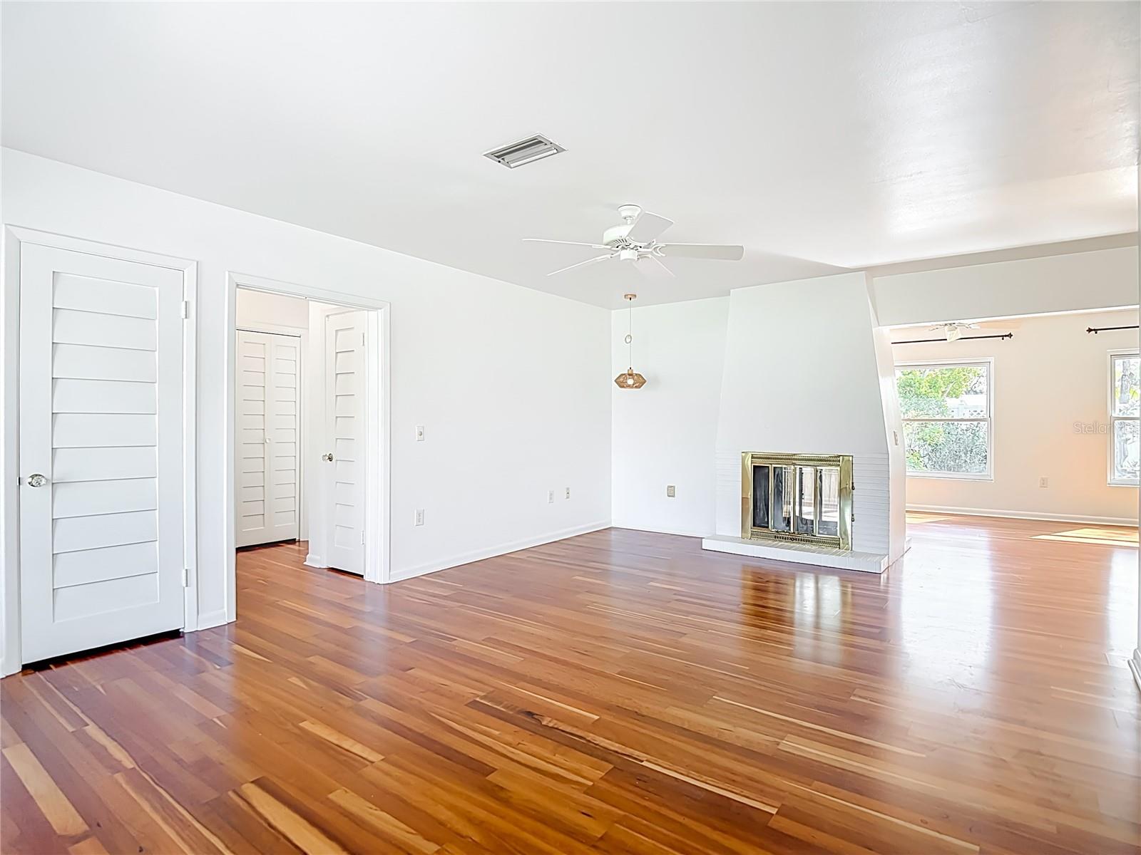 Image 5 of 57 For 1133 Burke Avenue