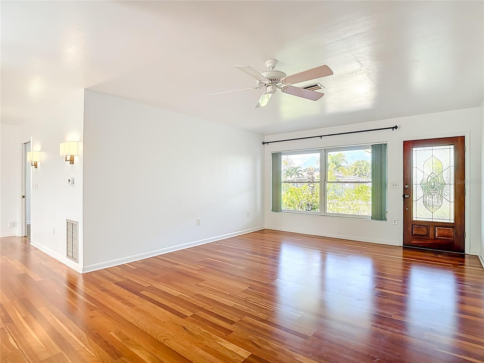 Image 6 of 57 For 1133 Burke Avenue