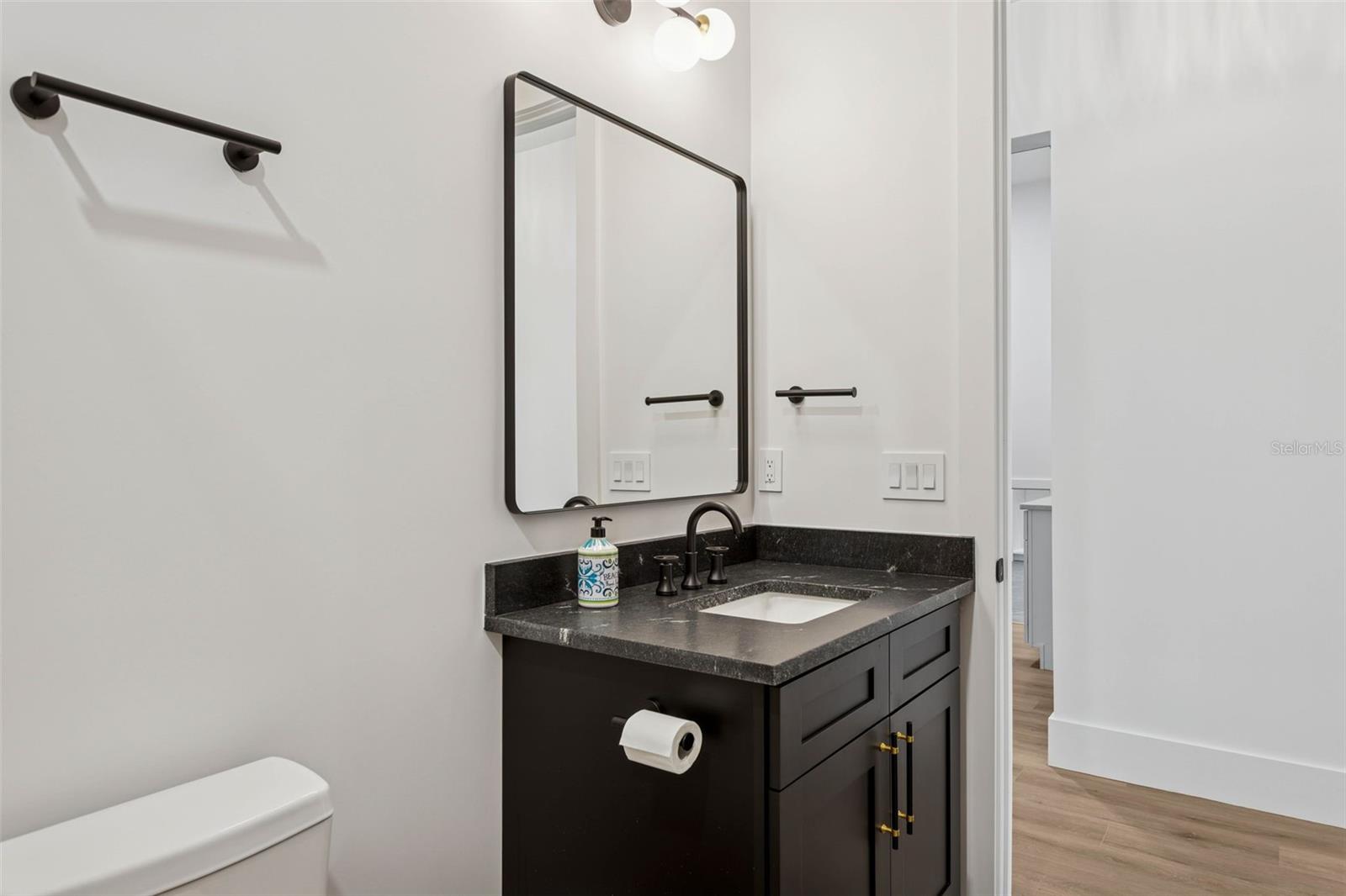 Image 18 of 64 For 708 Kentucky Avenue