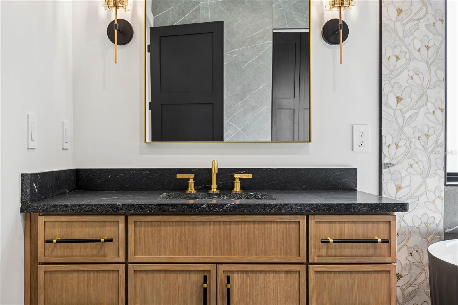 Image 40 of 64 For 708 Kentucky Avenue