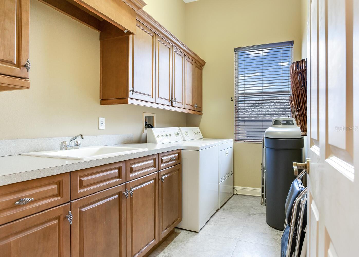 Listing photo id 36 for 17371 Kennedy Drive