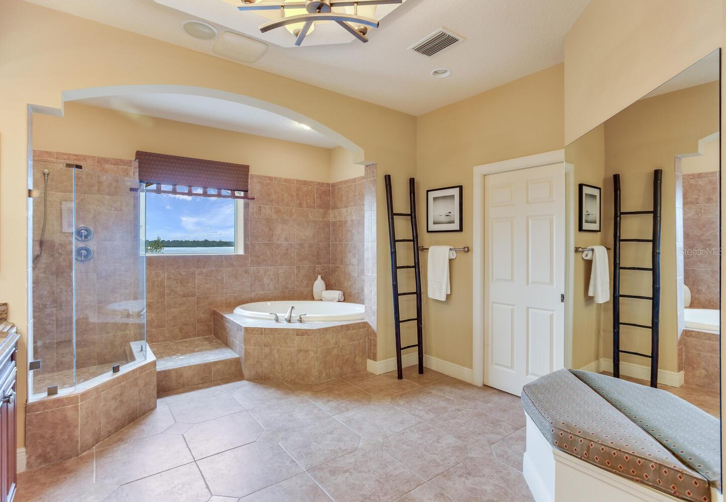 Listing photo id 61 for 17371 Kennedy Drive