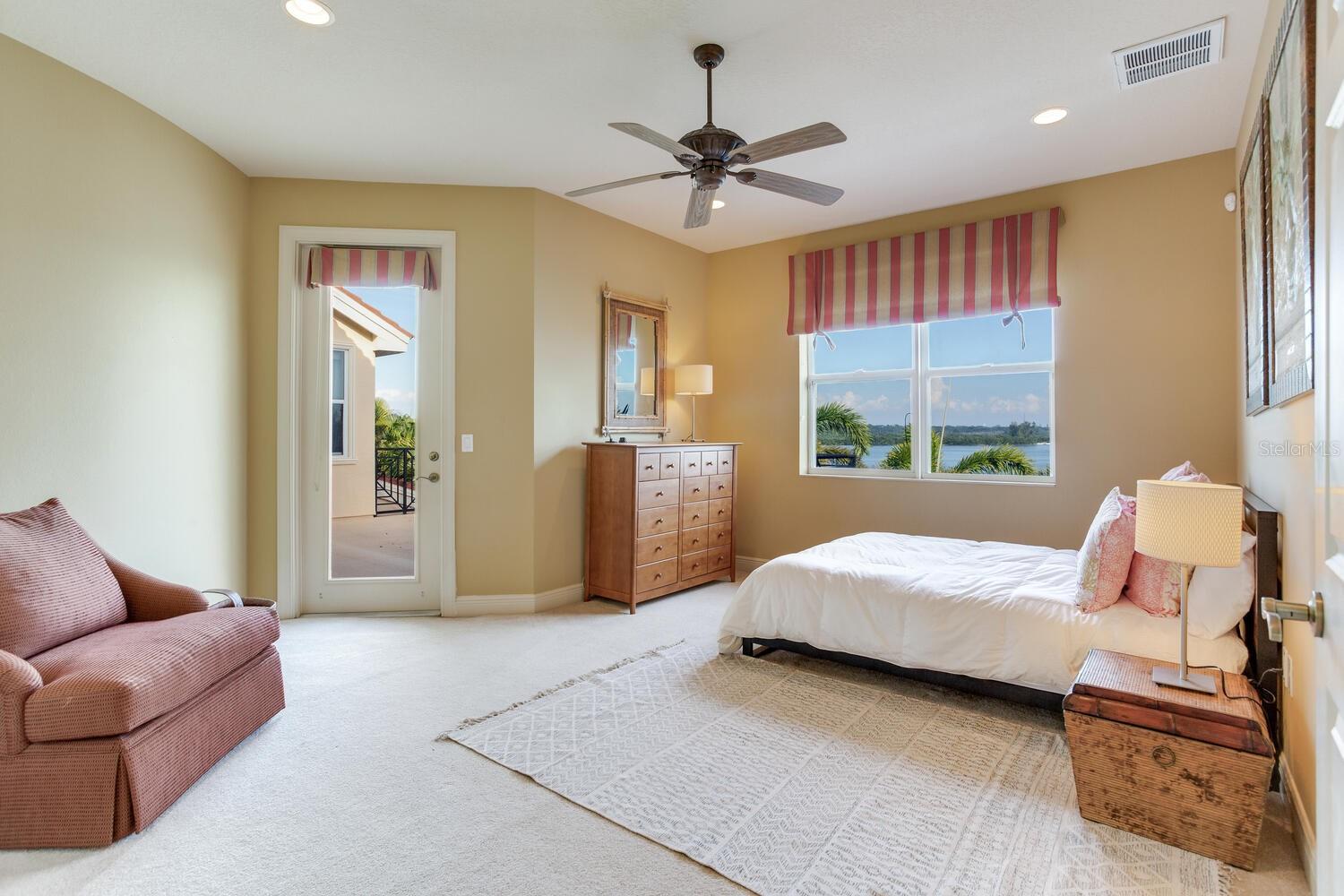 Listing photo id 67 for 17371 Kennedy Drive