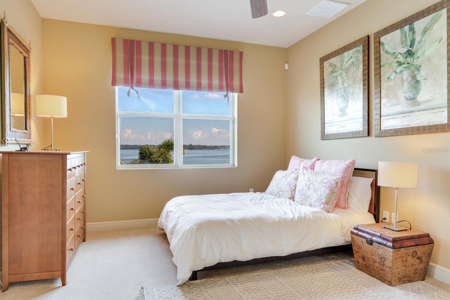 Listing photo id 68 for 17371 Kennedy Drive