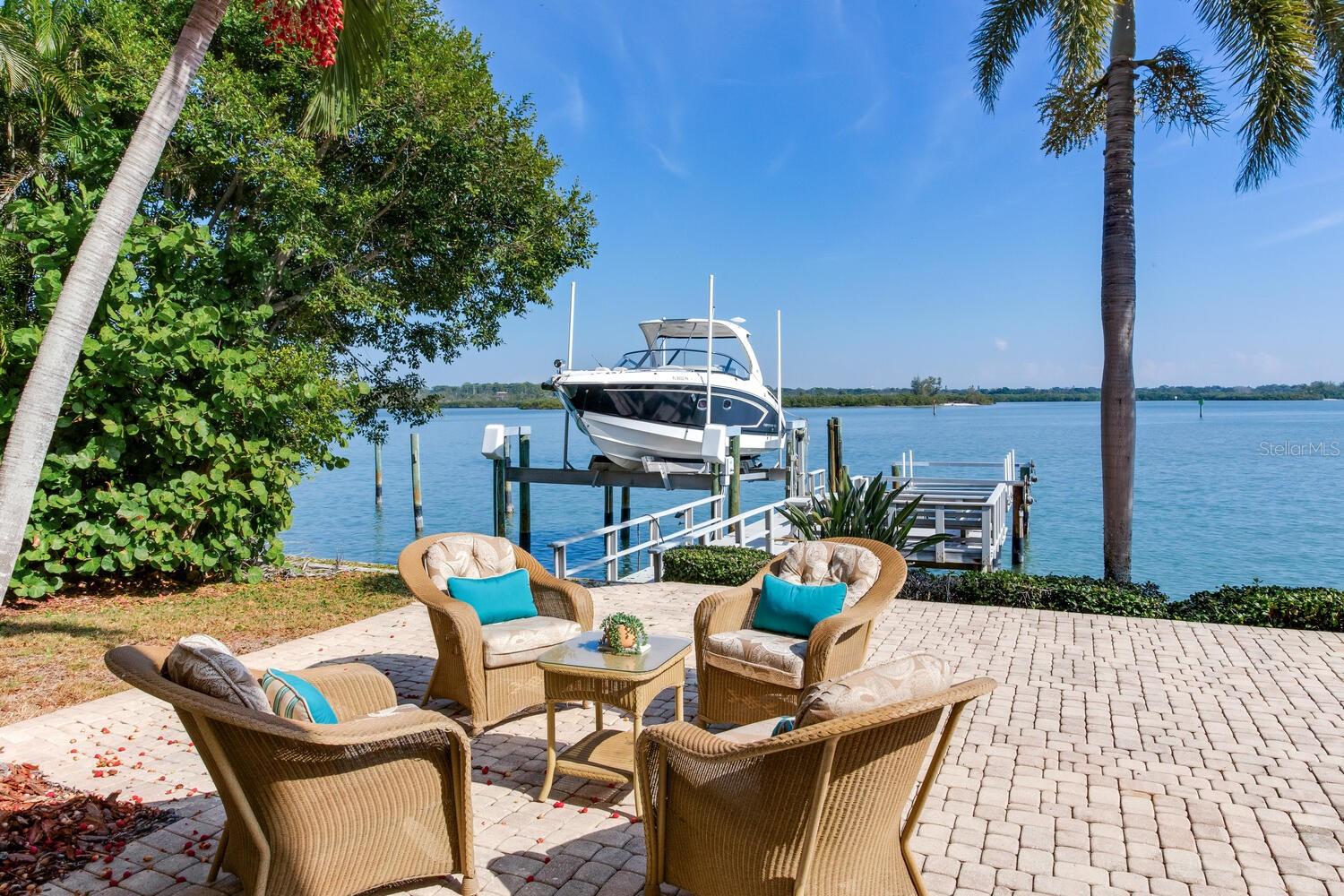 Listing photo id 73 for 17371 Kennedy Drive