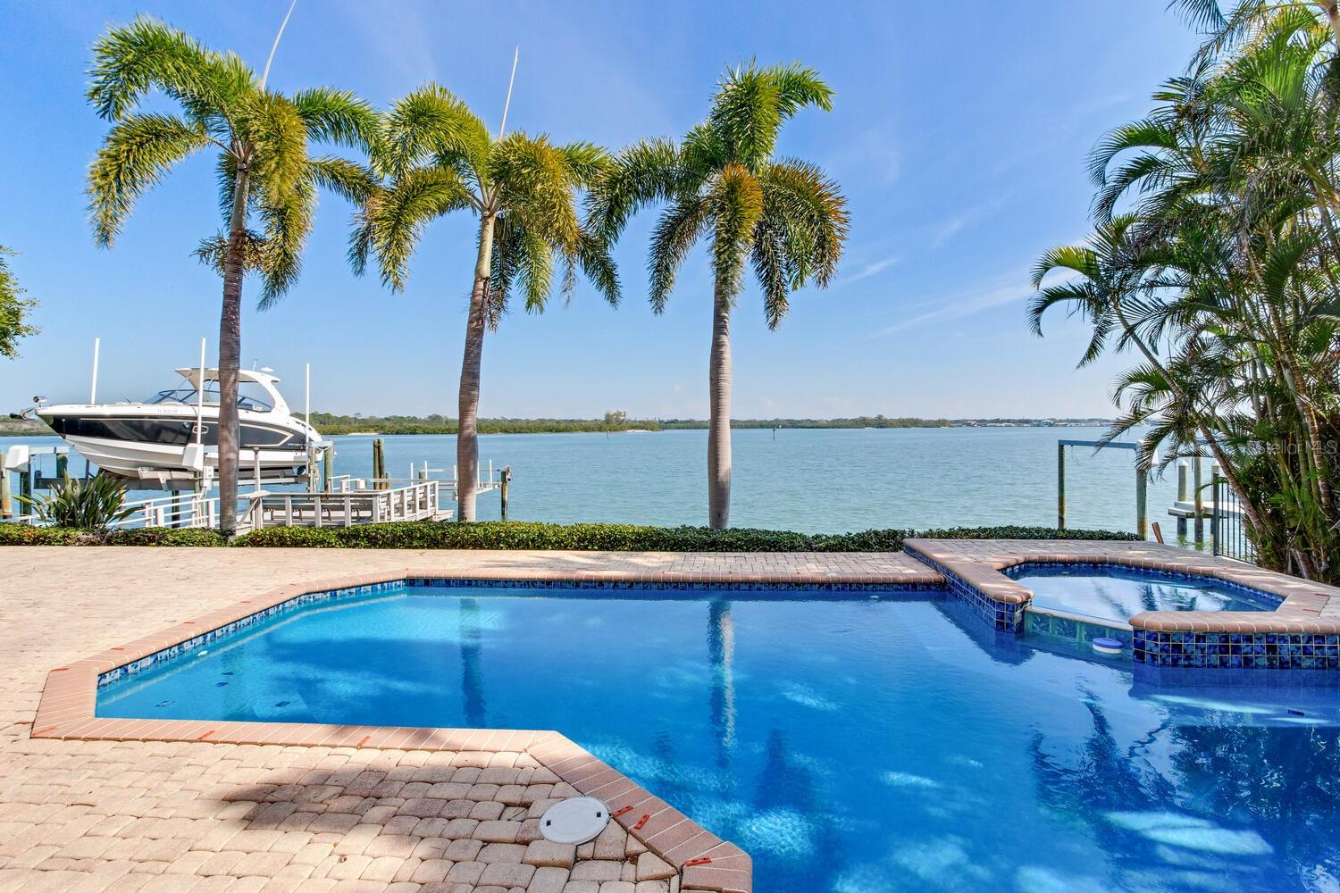 Listing photo id 82 for 17371 Kennedy Drive