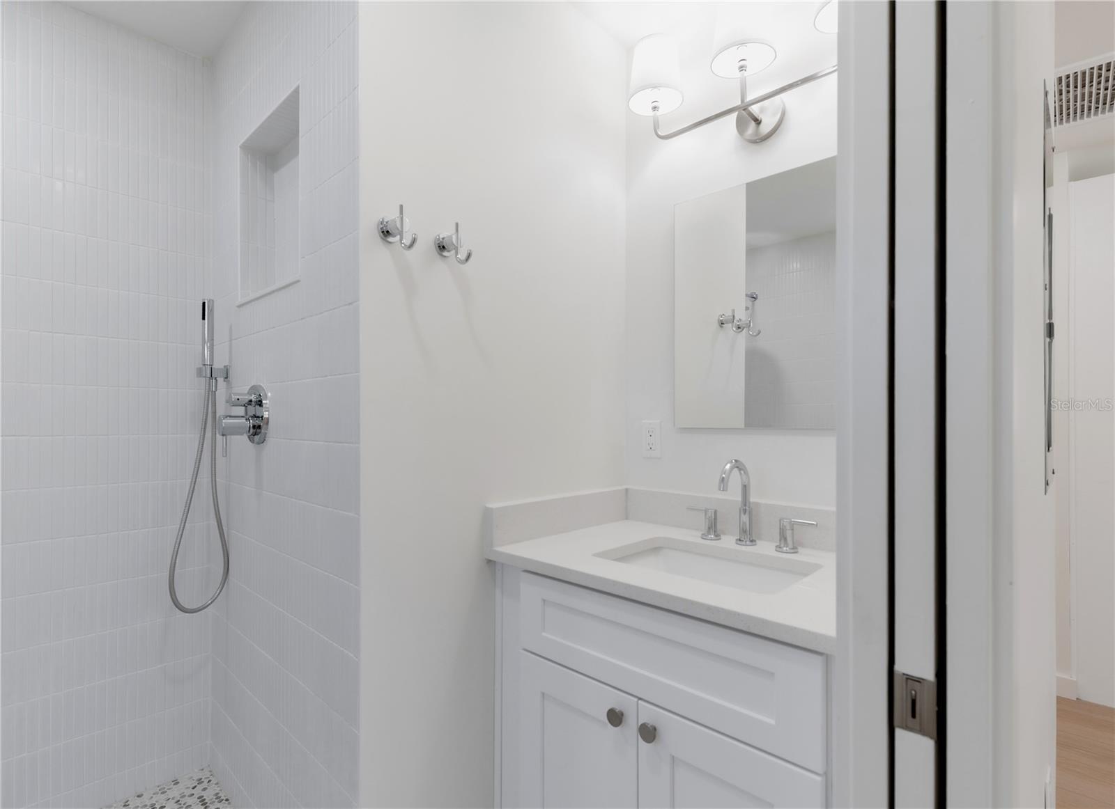 Image 10 of 22 For 7291 8th N